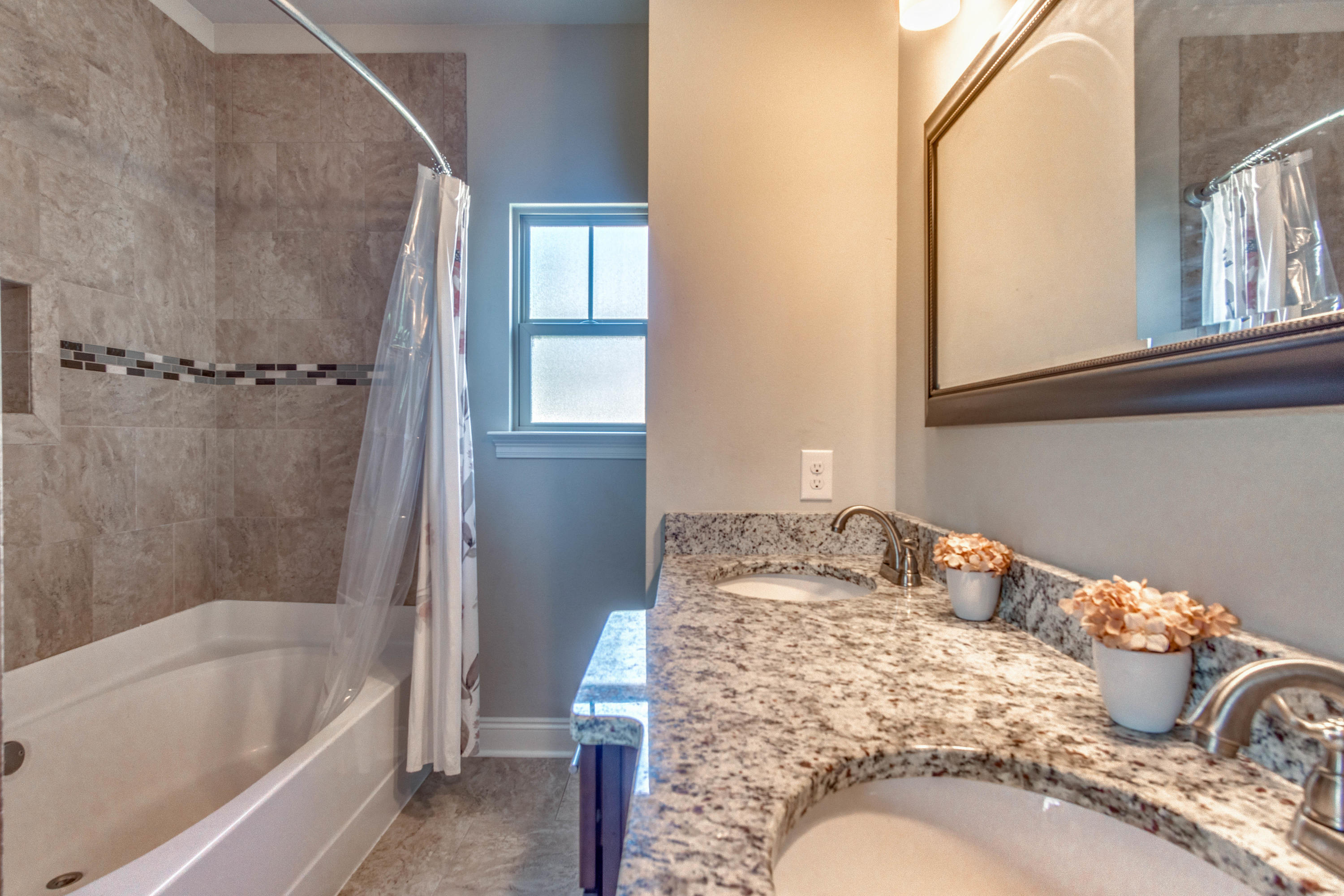 CRESCENT SHORES - Residential