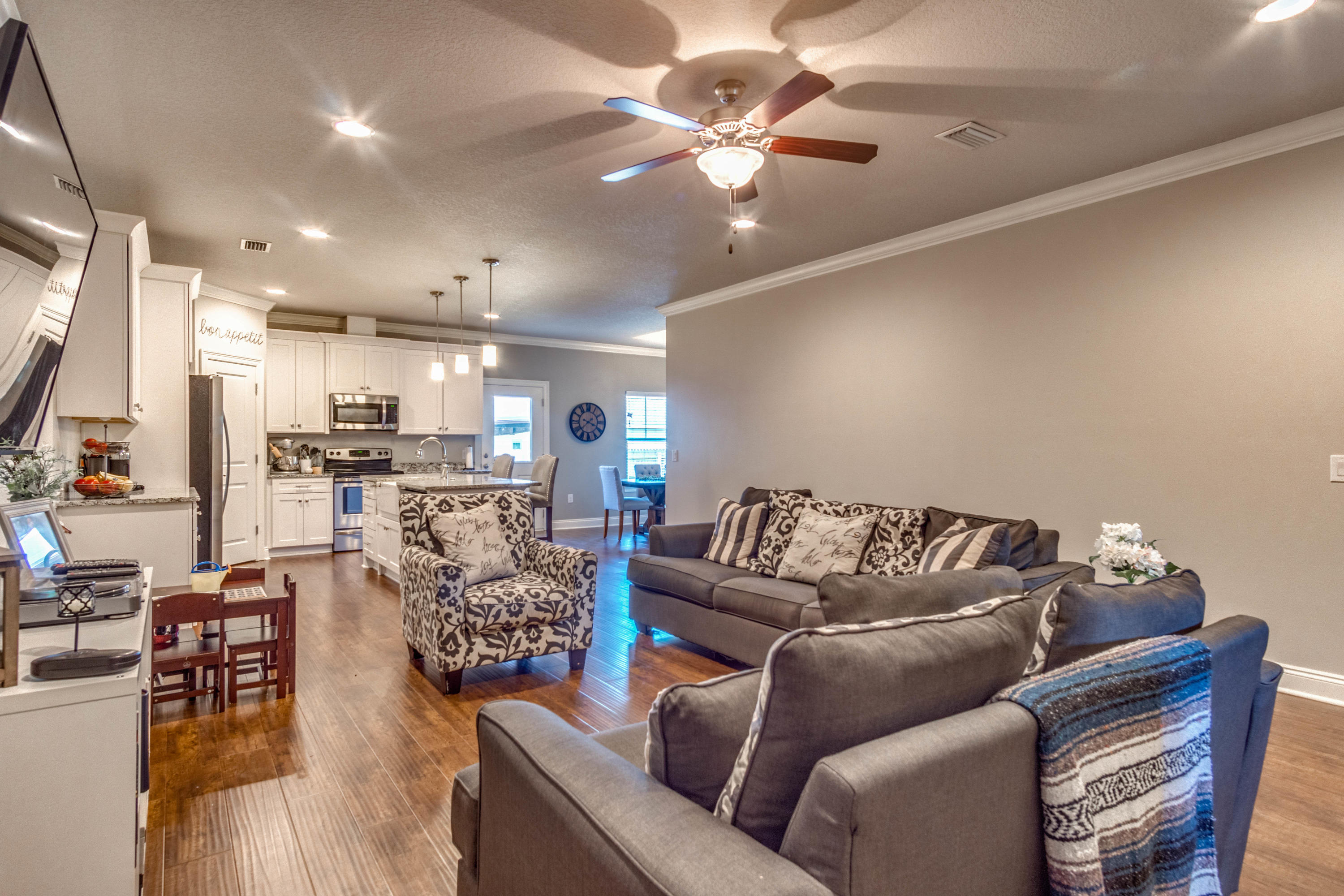 CRESCENT SHORES - Residential