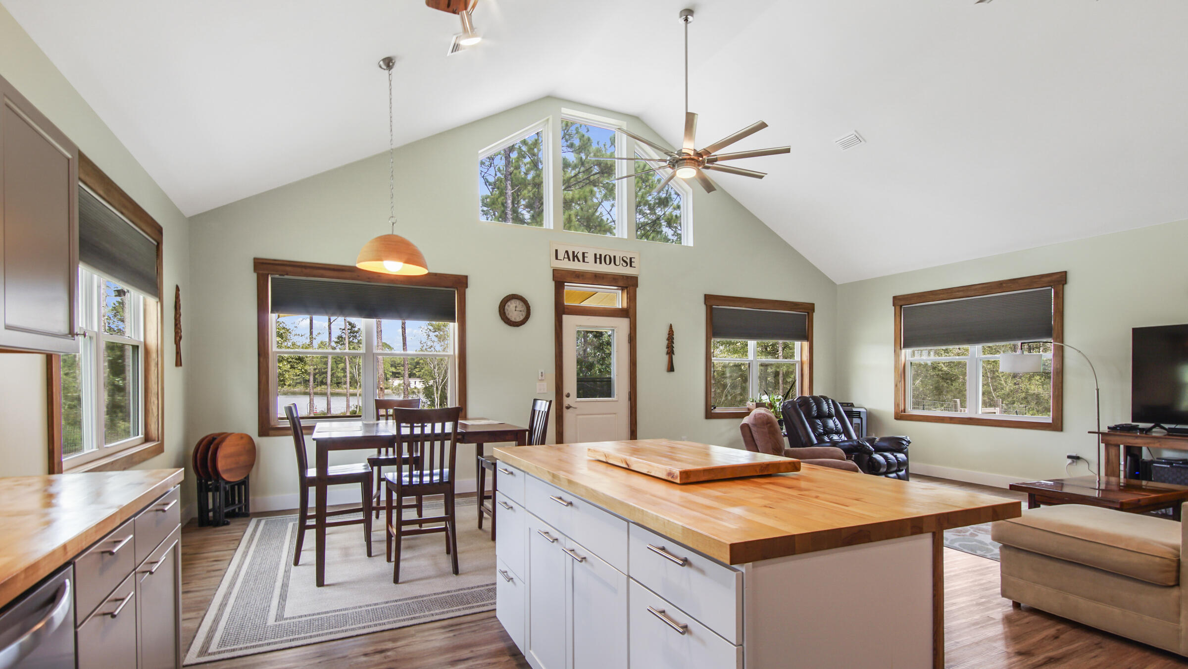 IMPERIAL LAKES - Residential