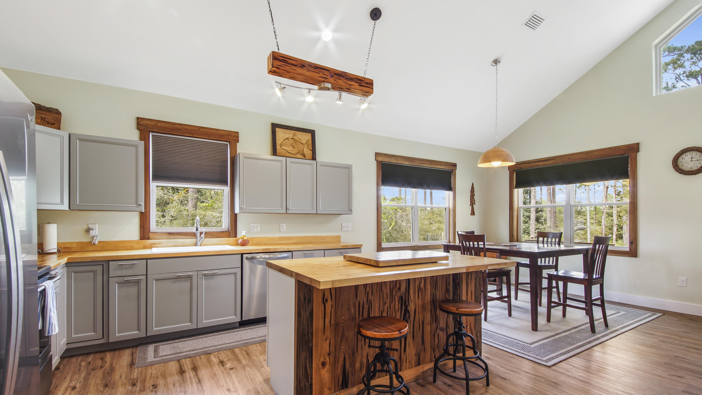 IMPERIAL LAKES - Residential