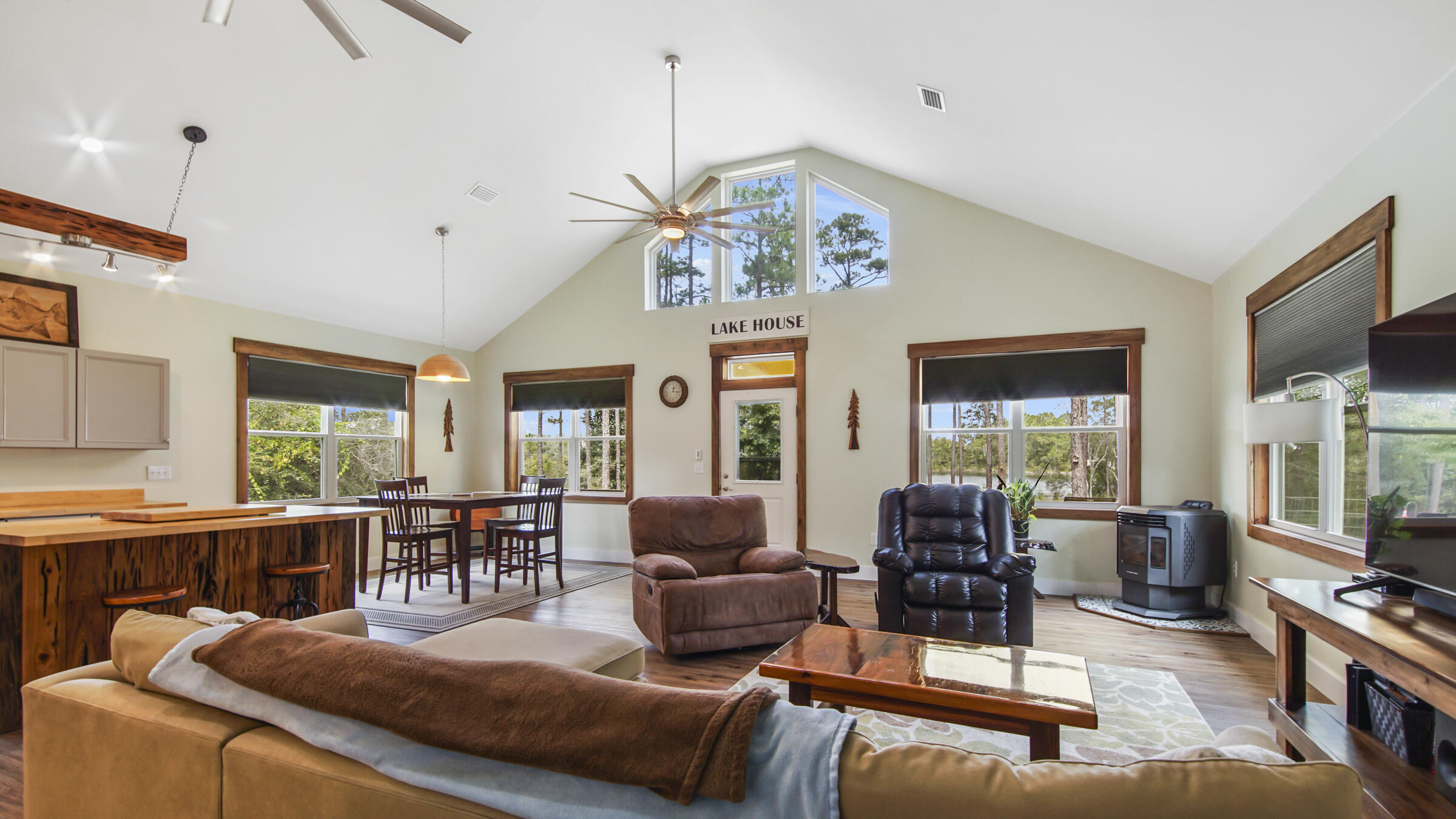 IMPERIAL LAKES - Residential