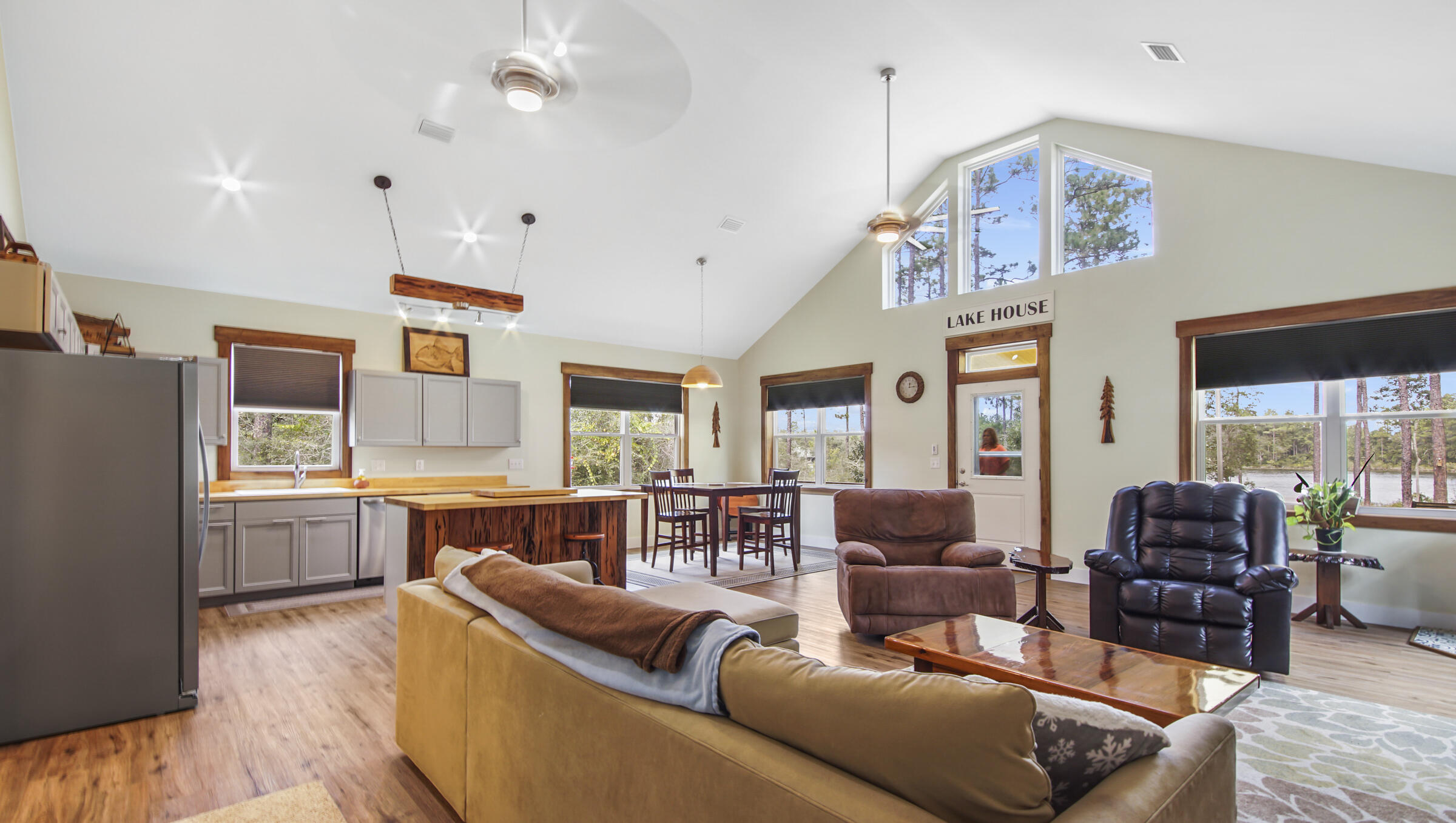 IMPERIAL LAKES - Residential