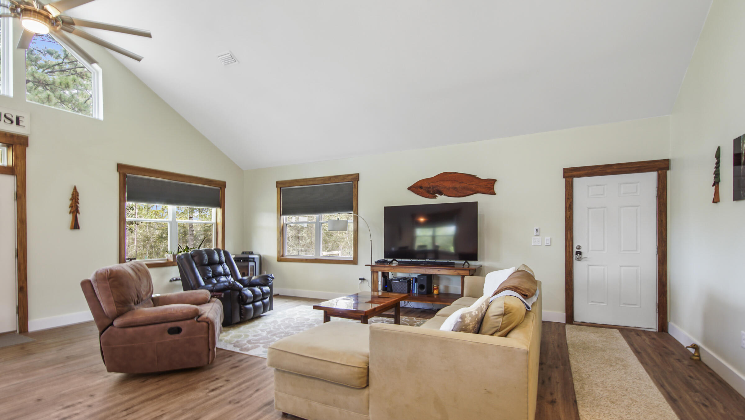 IMPERIAL LAKES - Residential