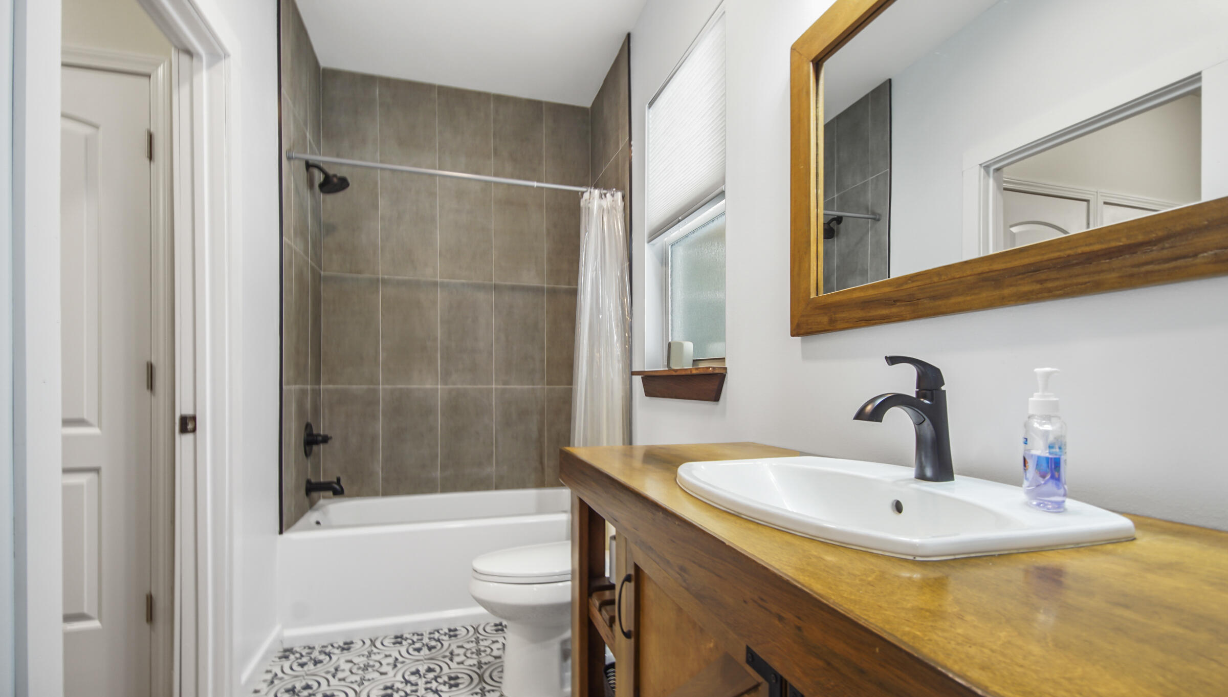 IMPERIAL LAKES - Residential