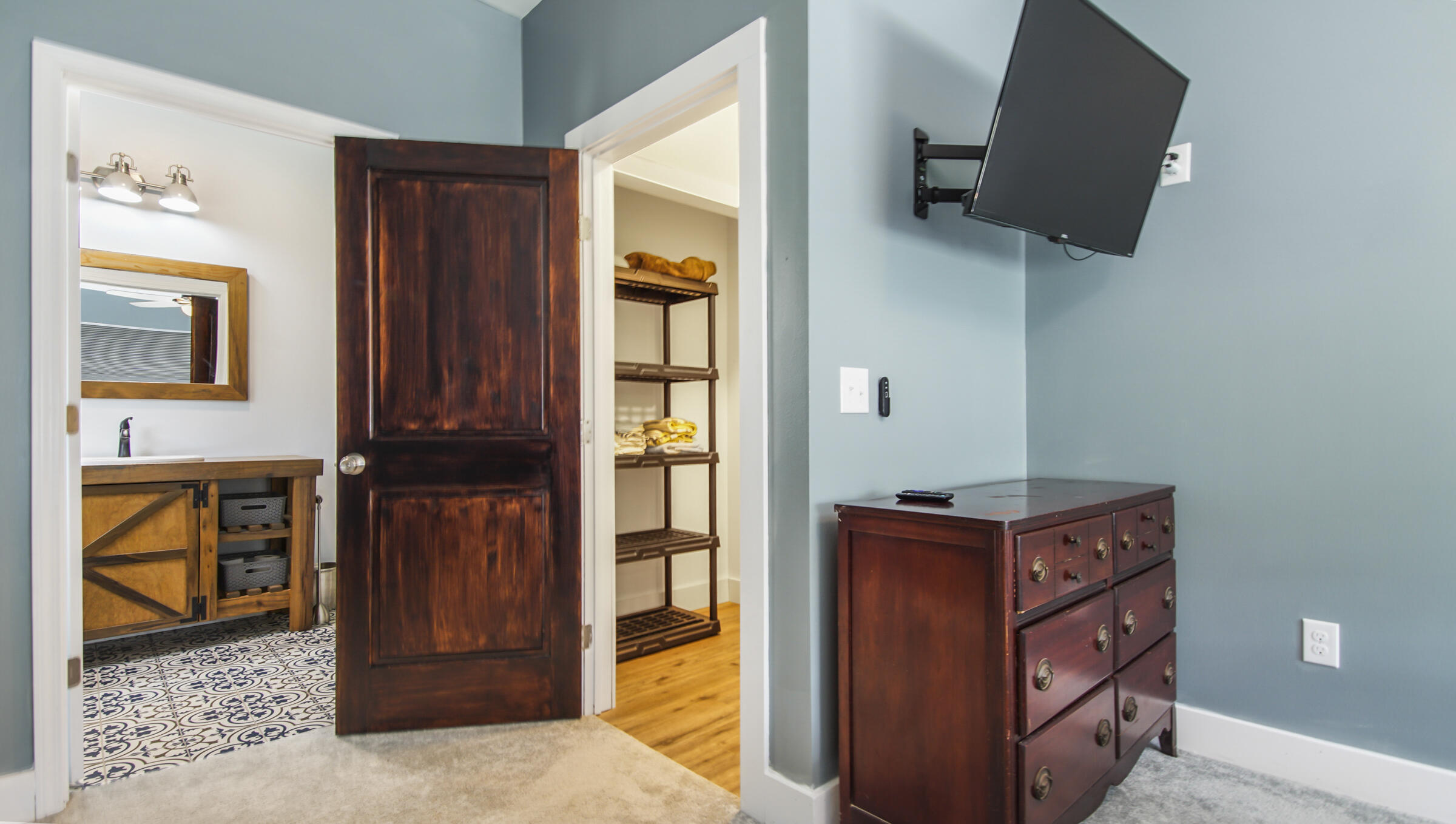 IMPERIAL LAKES - Residential