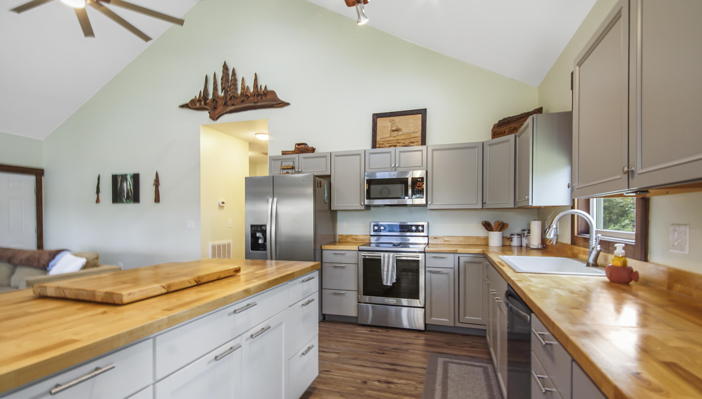 IMPERIAL LAKES - Residential