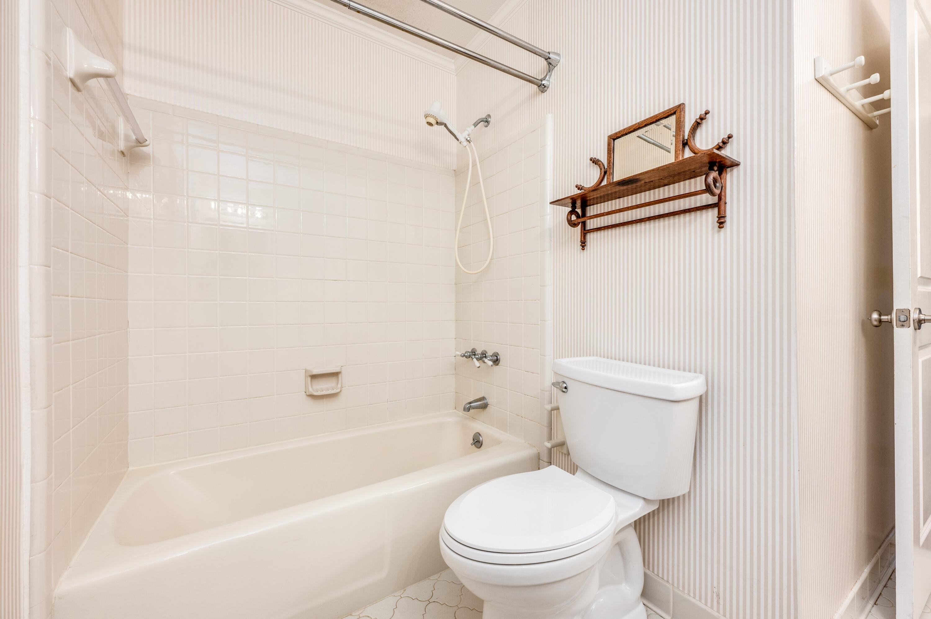 LAKE LORRAINE ESTATES - Residential