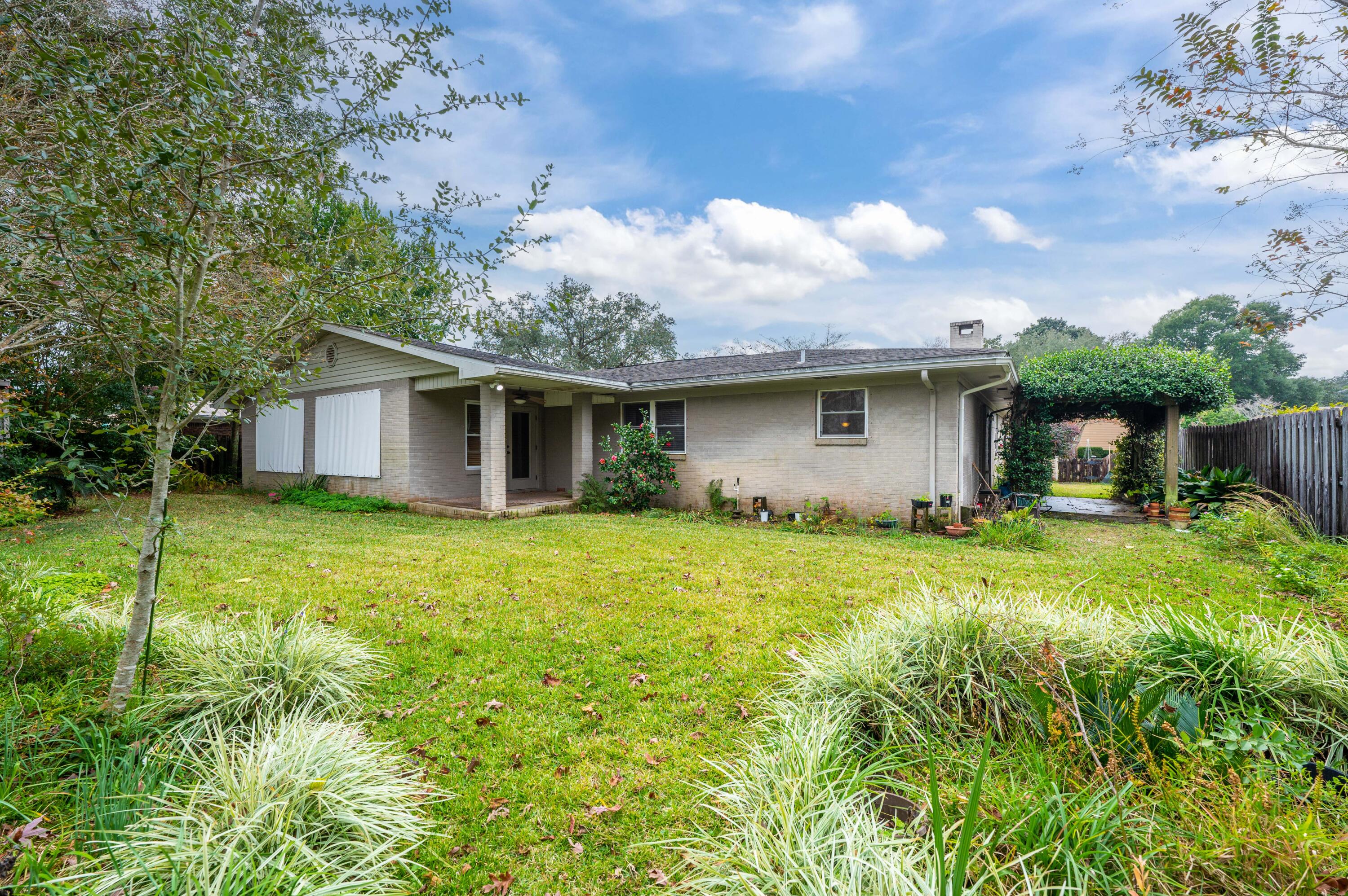 LAKE LORRAINE ESTATES - Residential