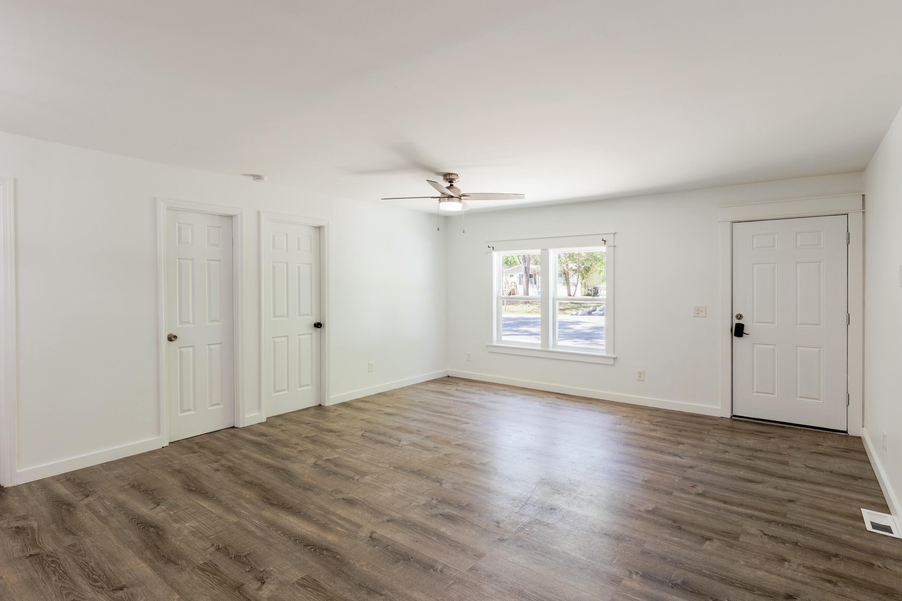 CREEKSIDE - Residential