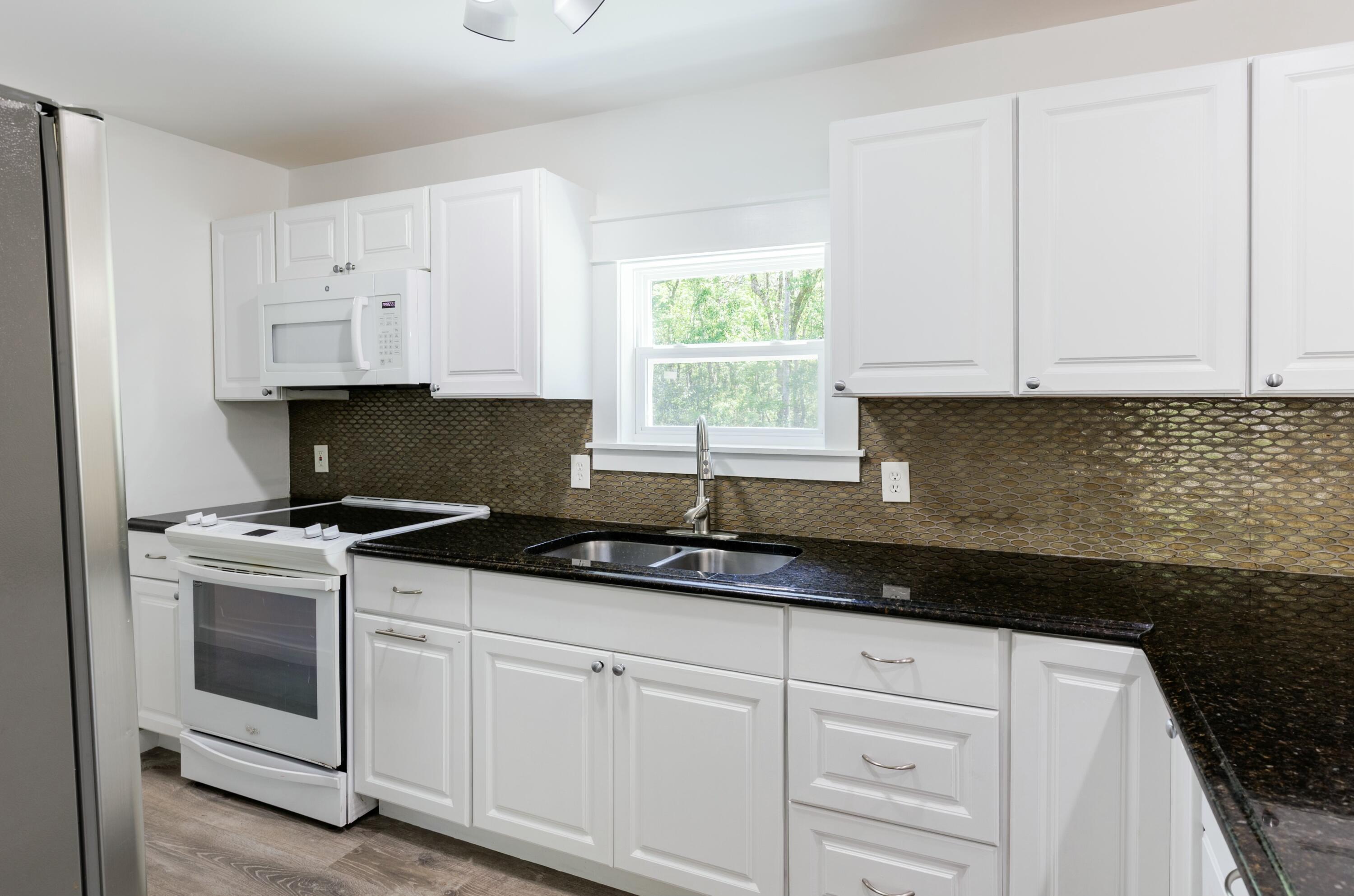 CREEKSIDE - Residential