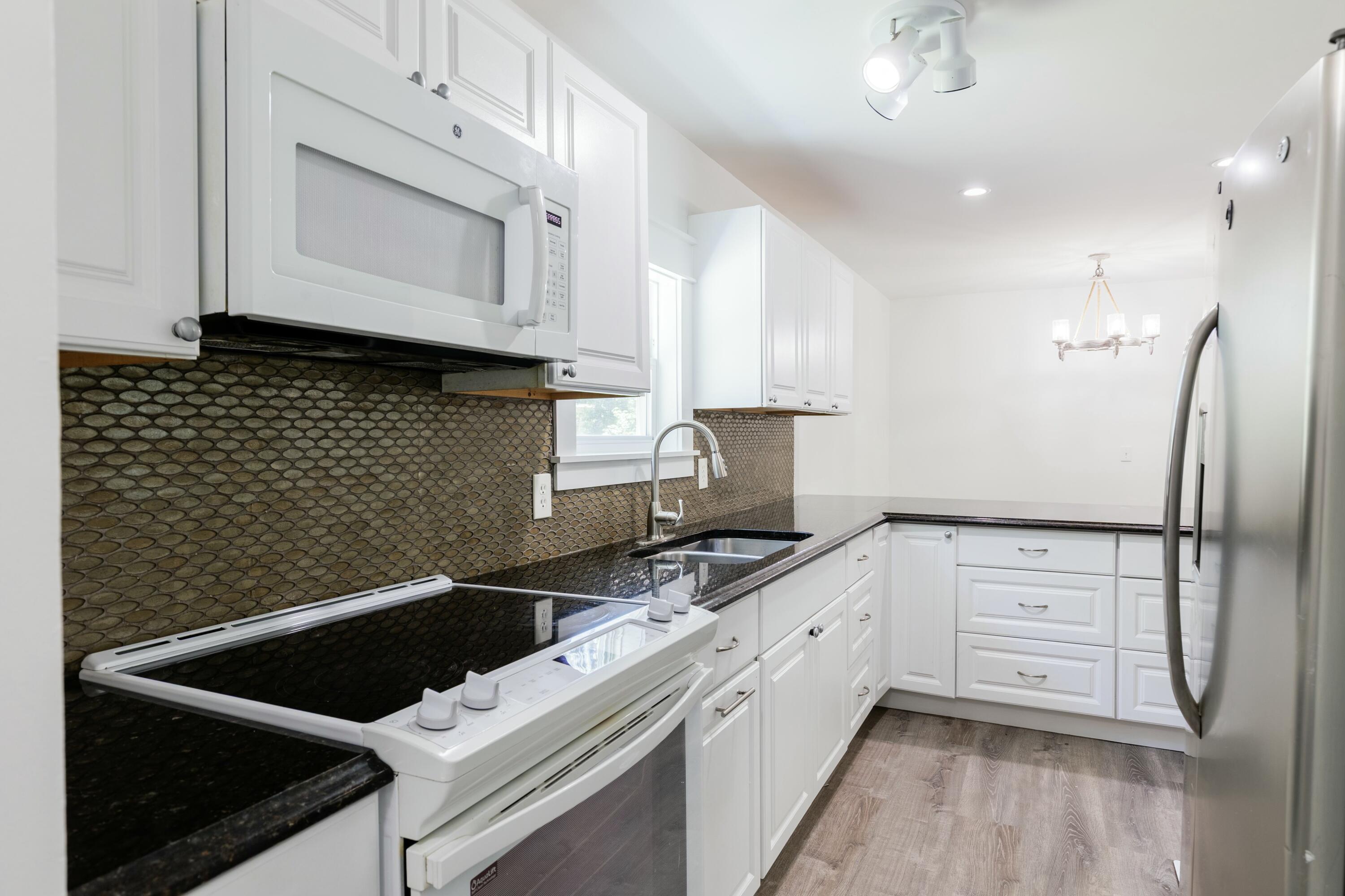 CREEKSIDE - Residential