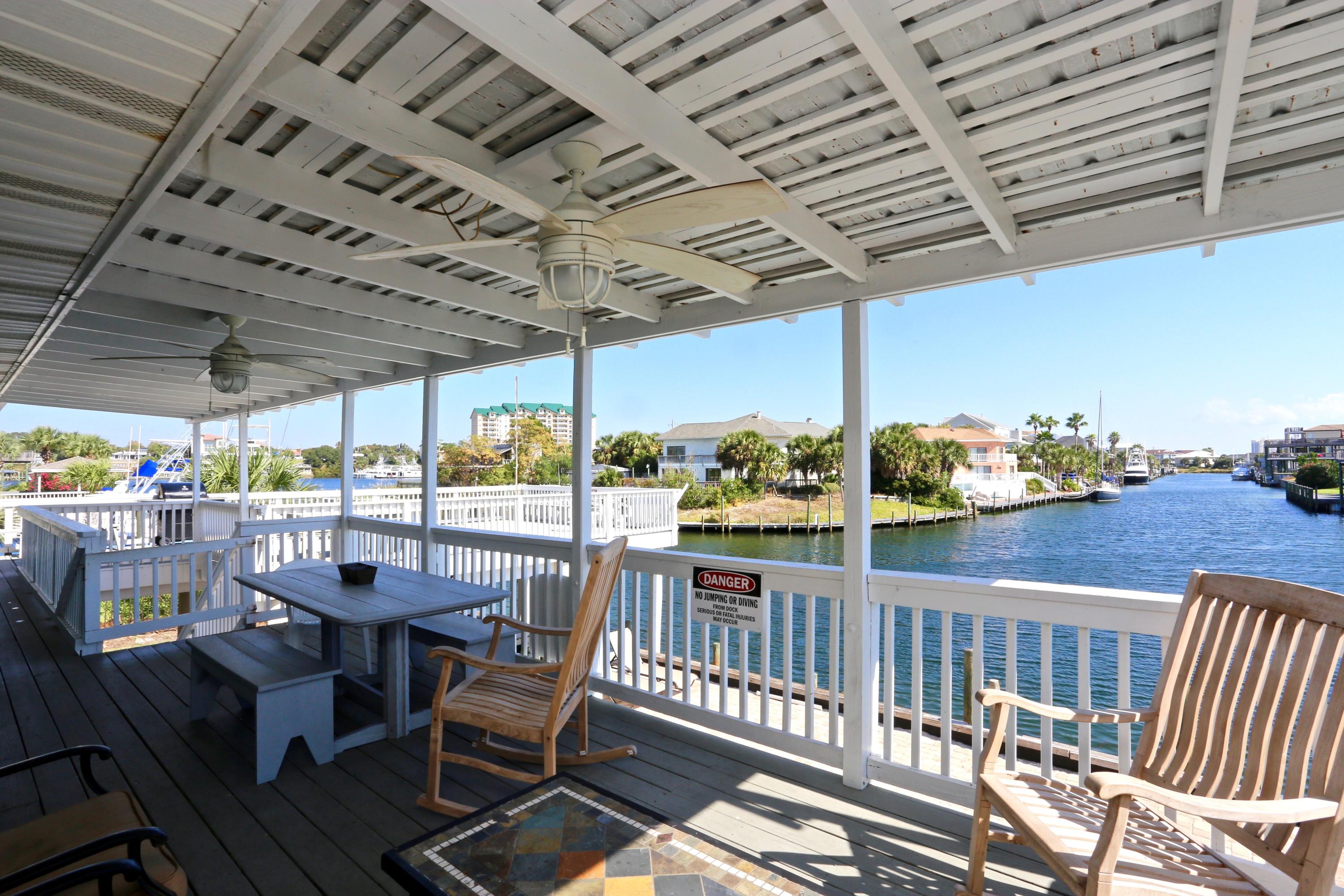 HOLIDSAY ISLE LOT 3 BLK E - Residential