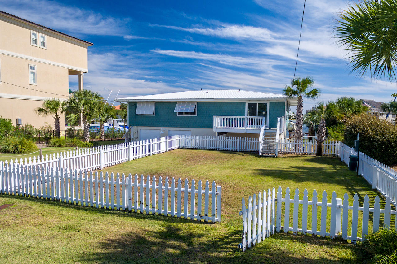 HOLIDSAY ISLE LOT 3 BLK E - Residential