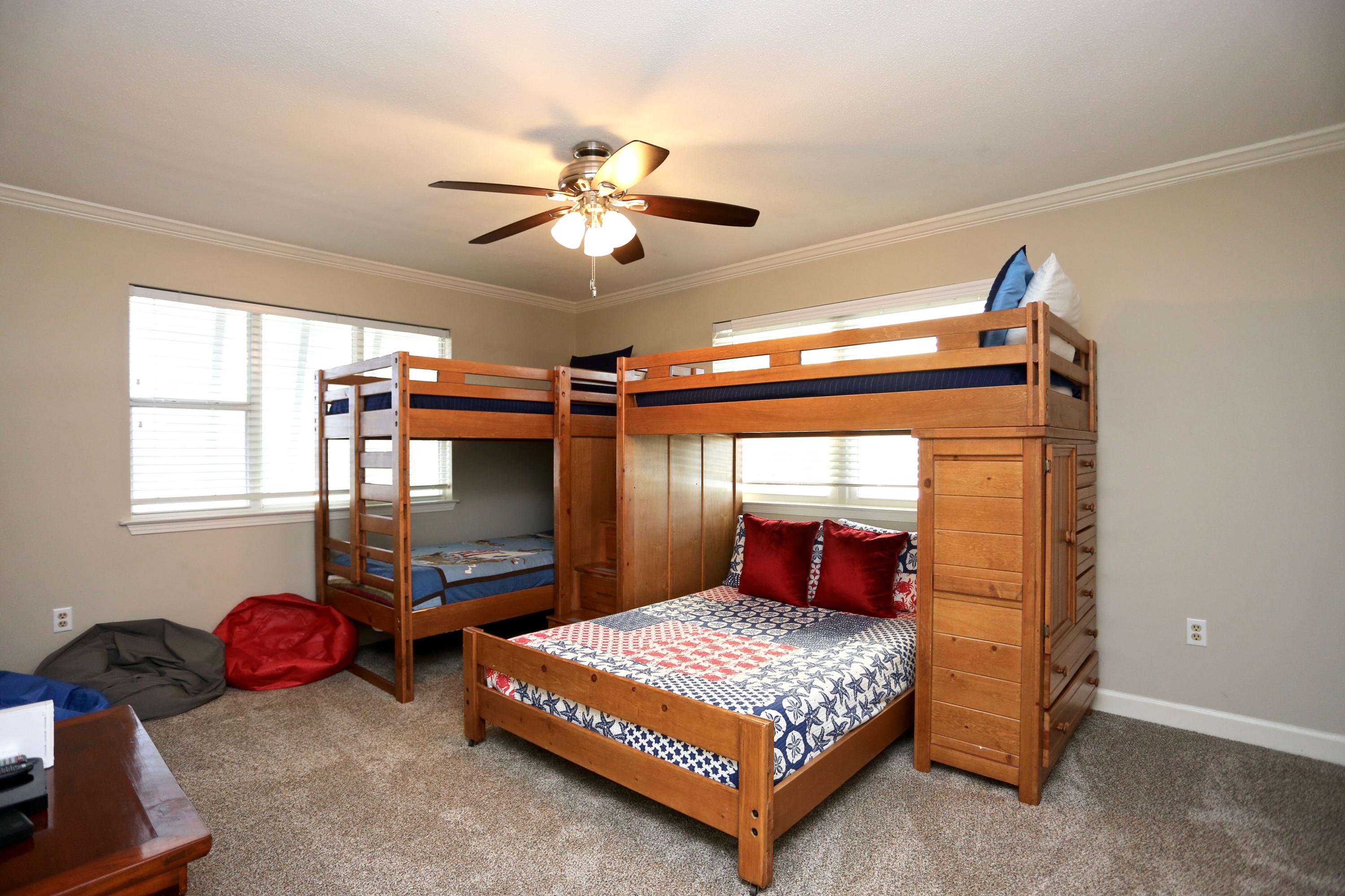 HOLIDSAY ISLE LOT 3 BLK E - Residential