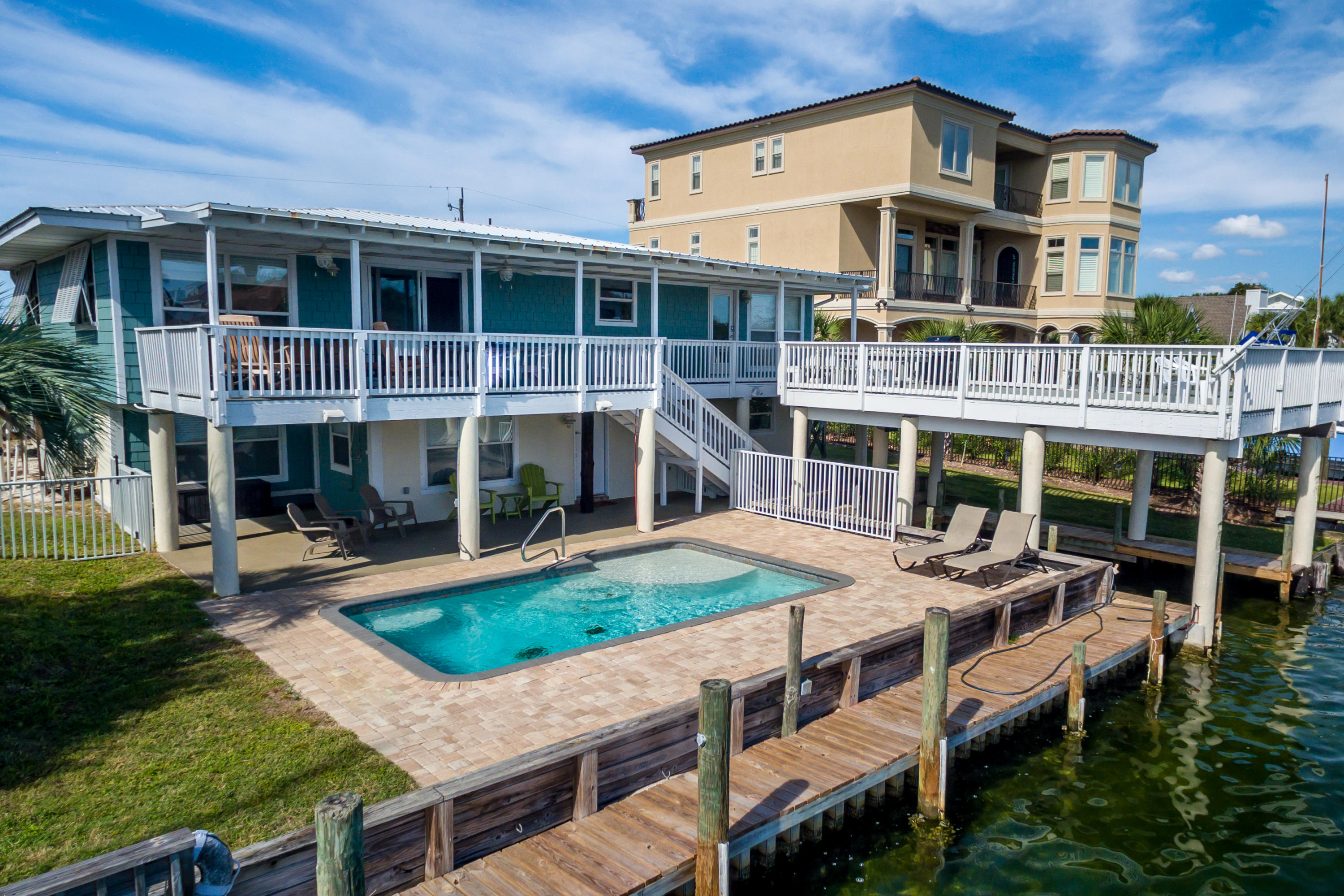 HOLIDSAY ISLE LOT 3 BLK E - Residential