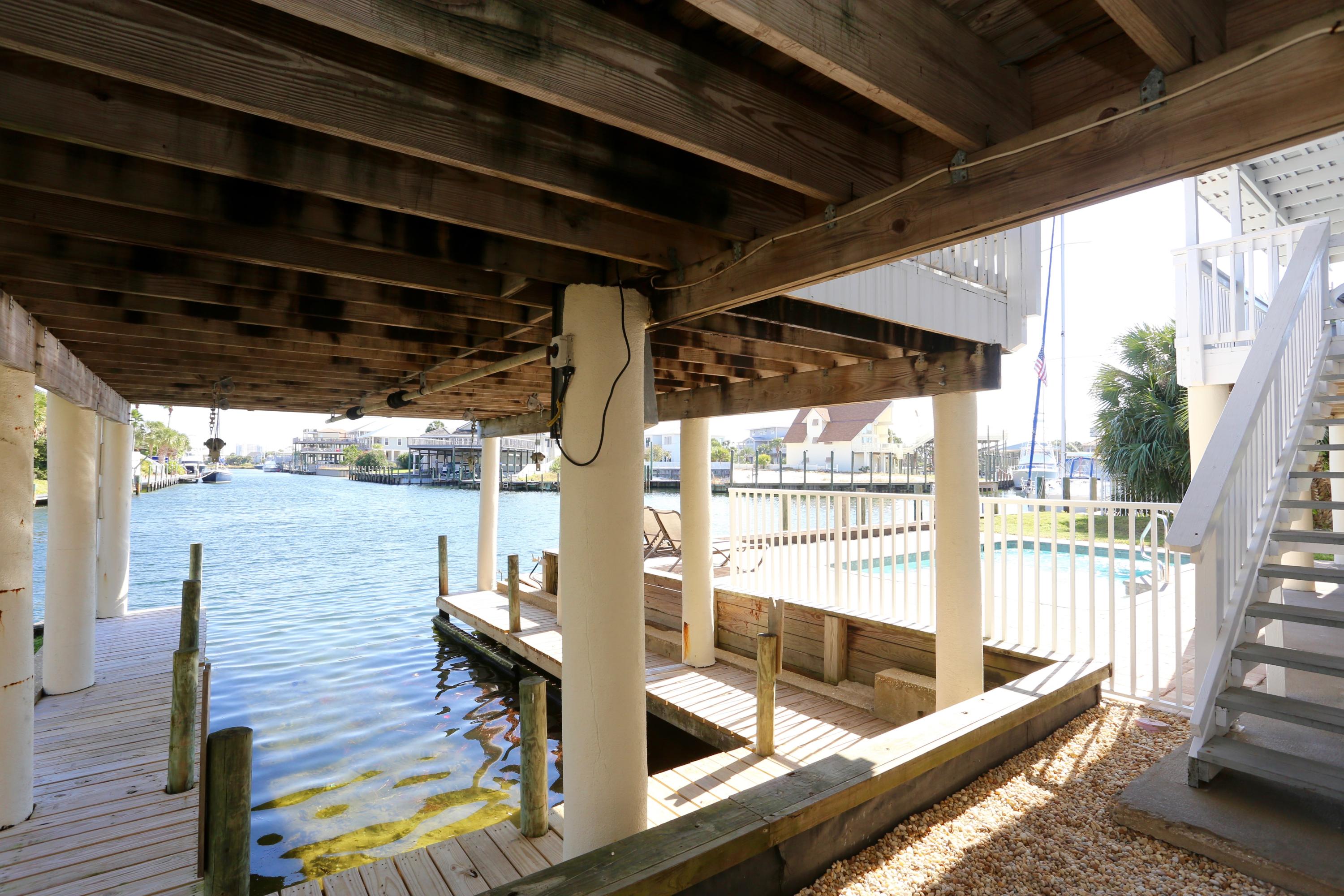 HOLIDSAY ISLE LOT 3 BLK E - Residential