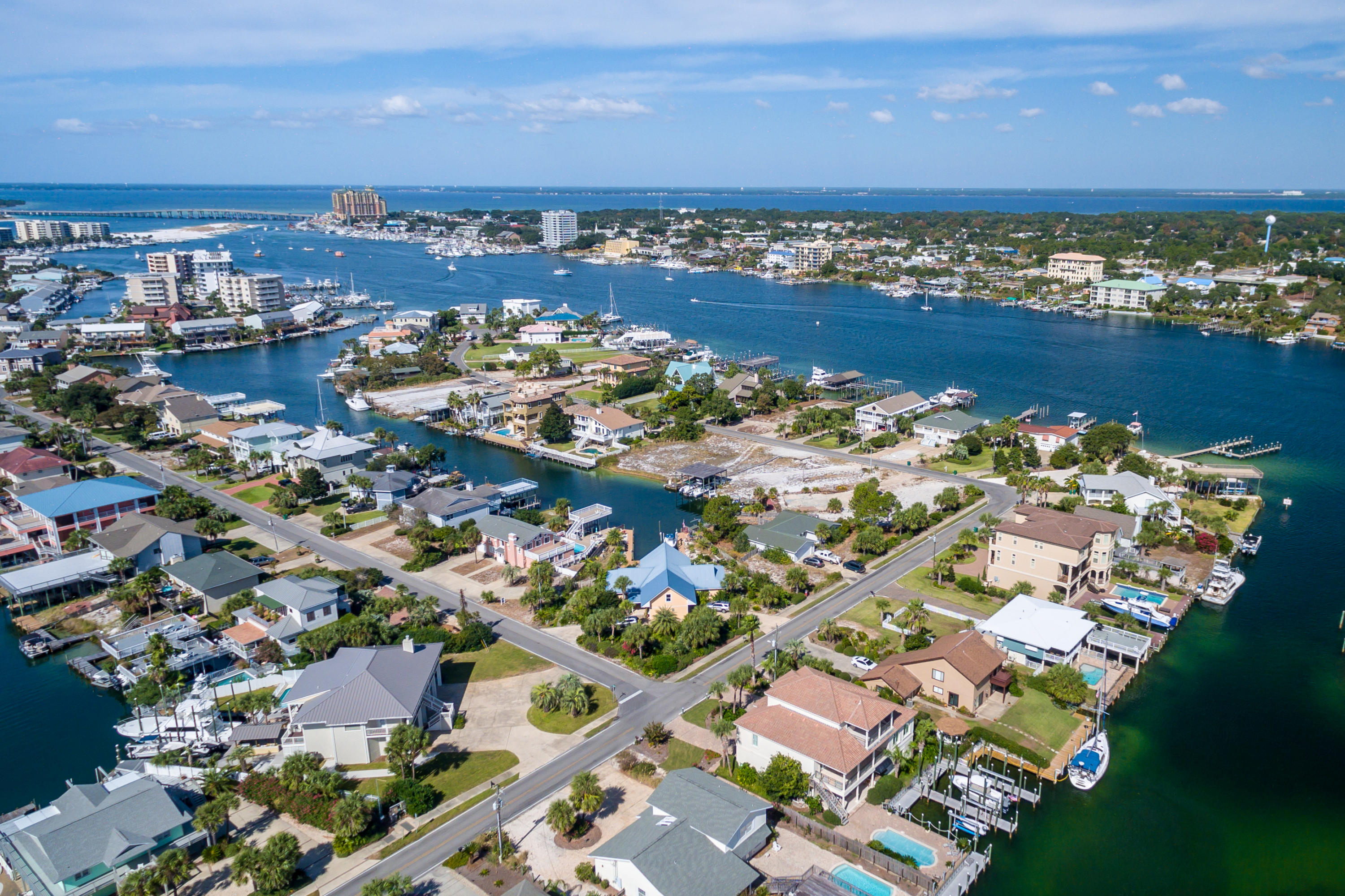 HOLIDSAY ISLE LOT 3 BLK E - Residential