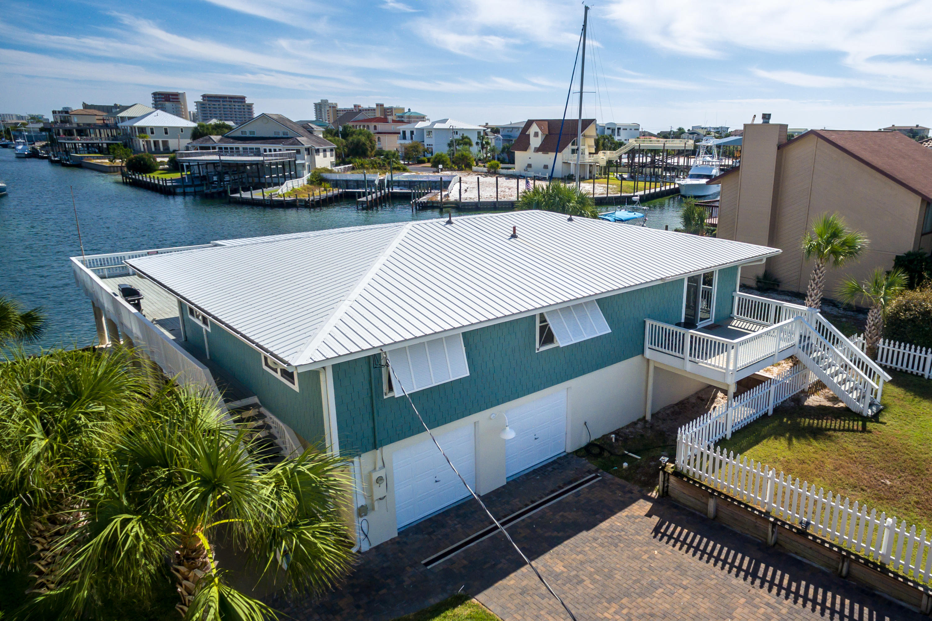 HOLIDSAY ISLE LOT 3 BLK E - Residential