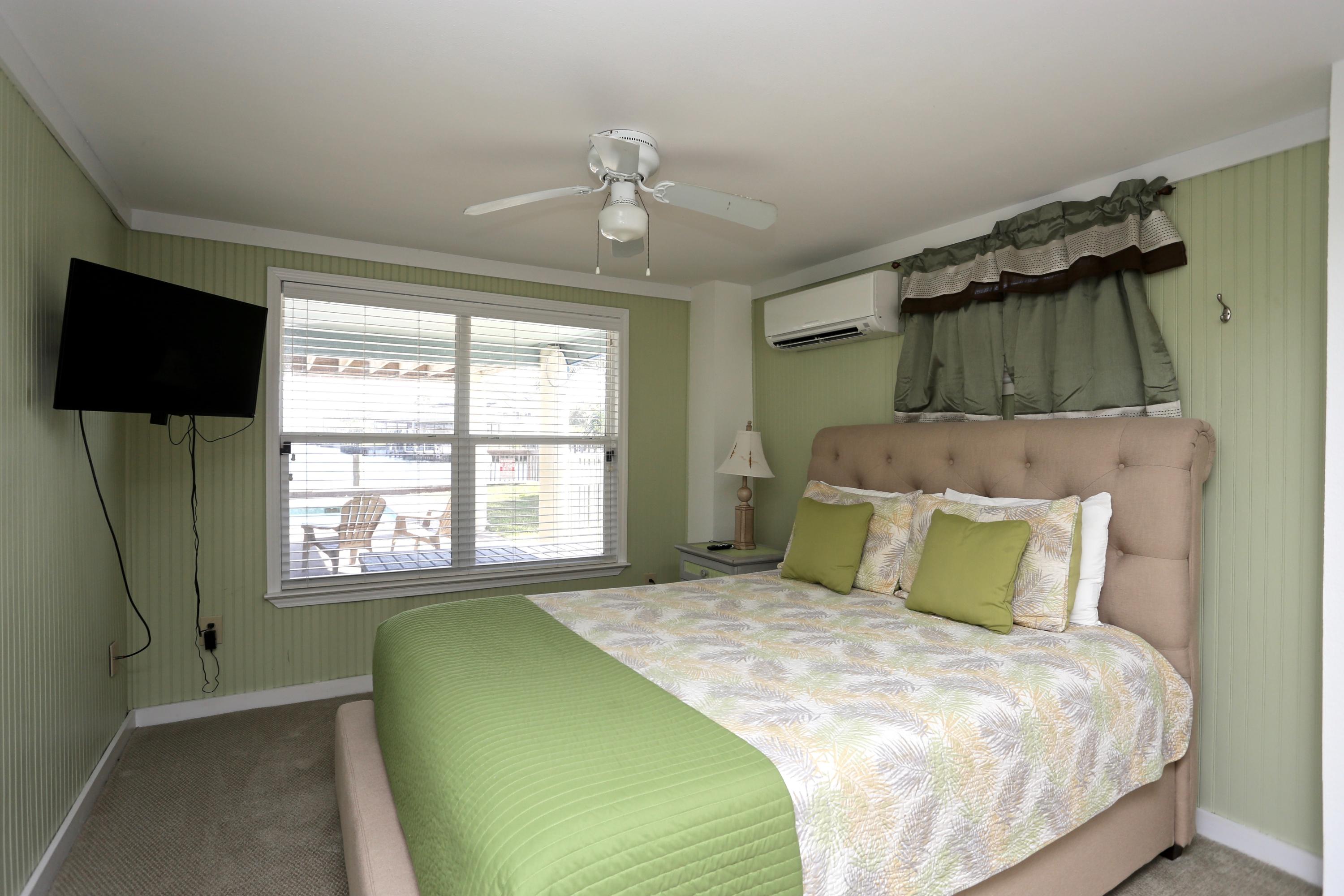 HOLIDSAY ISLE LOT 3 BLK E - Residential