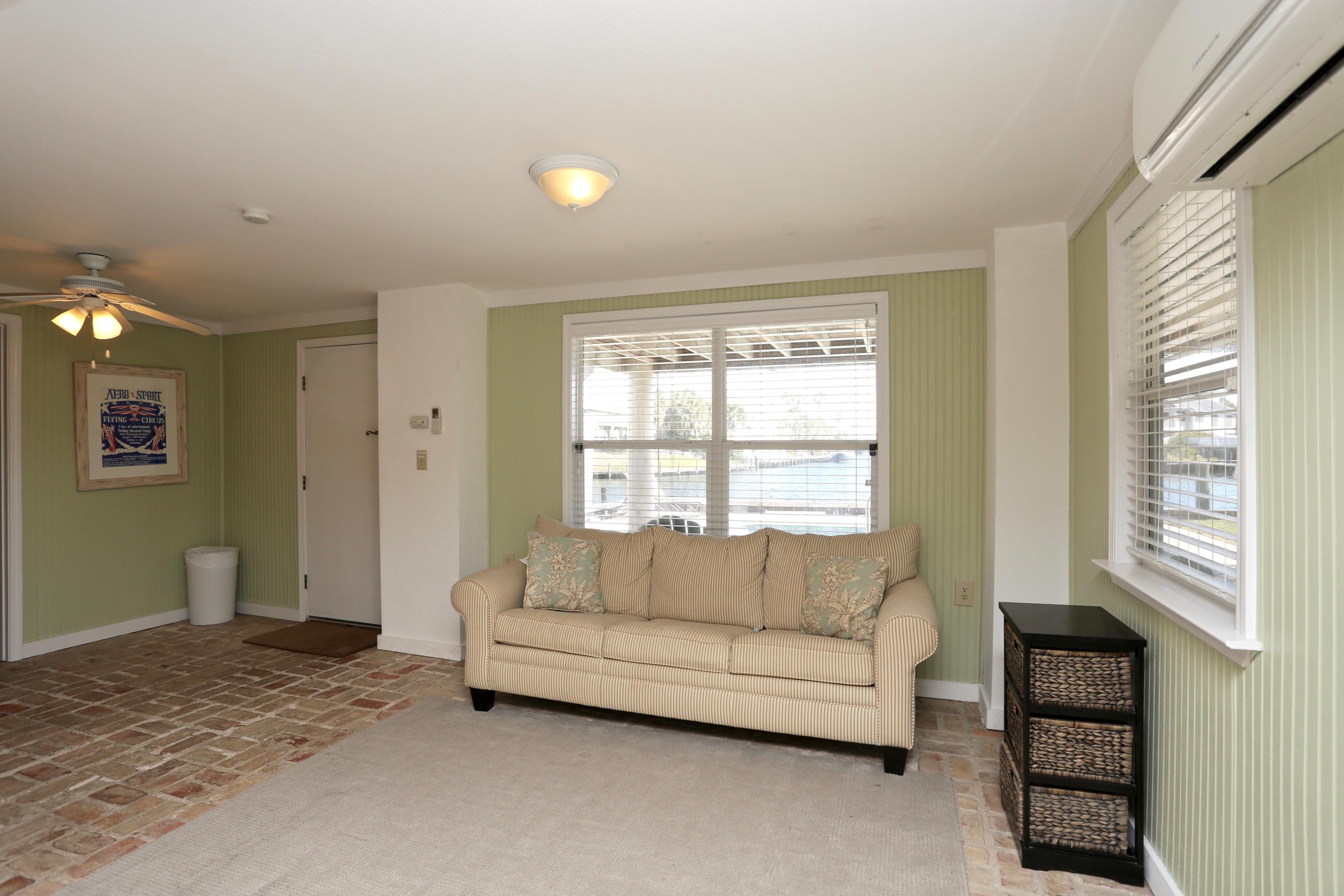 HOLIDSAY ISLE LOT 3 BLK E - Residential