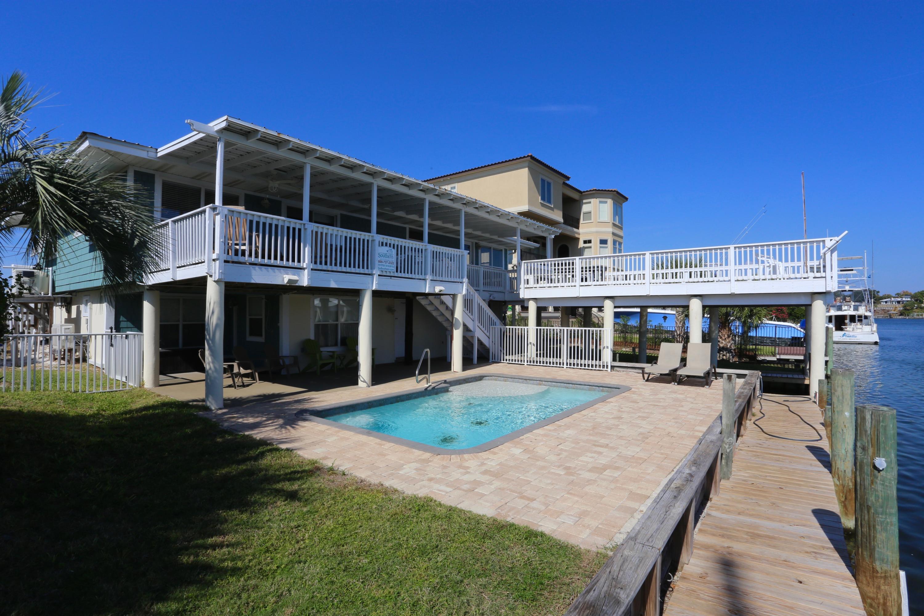 HOLIDSAY ISLE LOT 3 BLK E - Residential