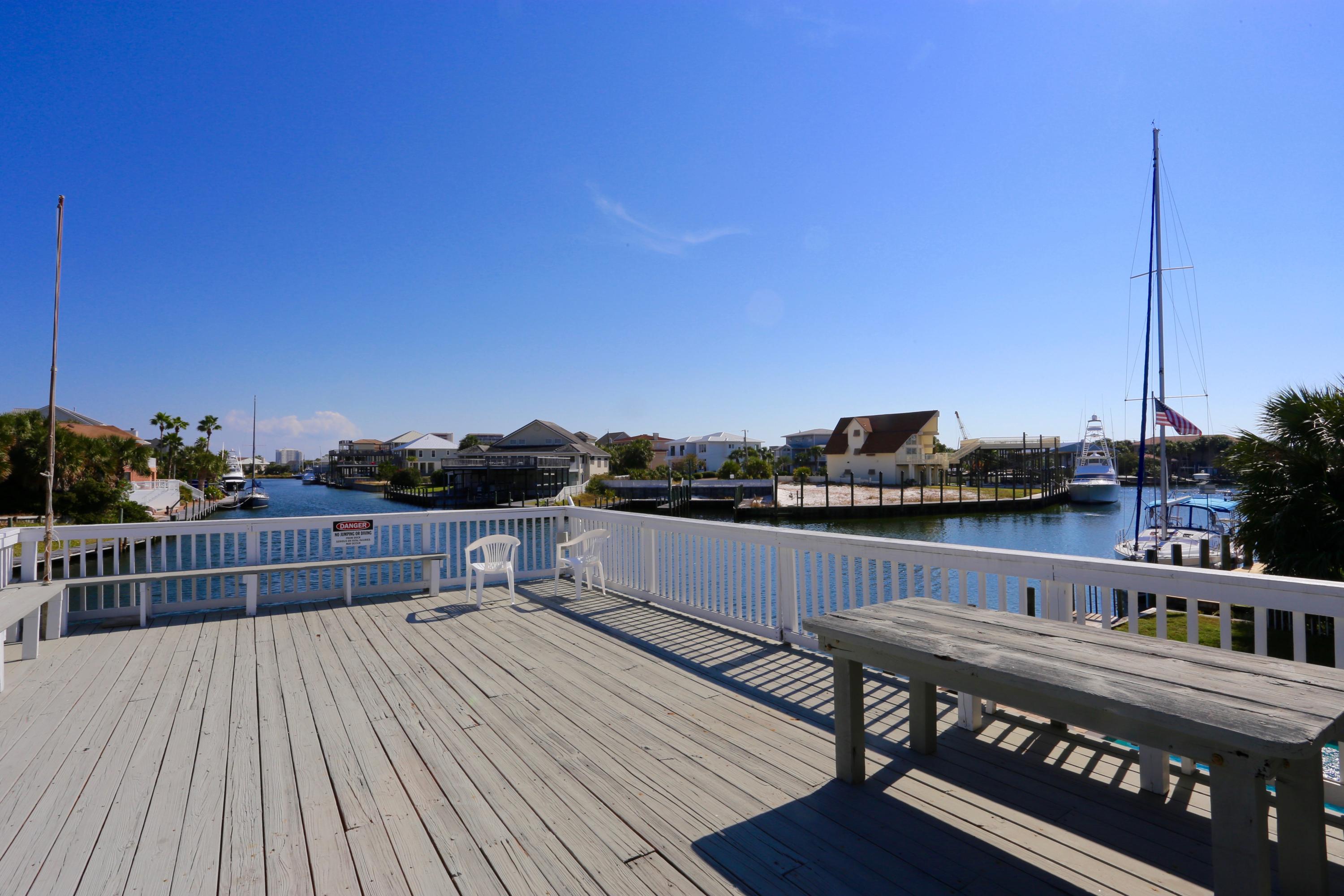 HOLIDSAY ISLE LOT 3 BLK E - Residential