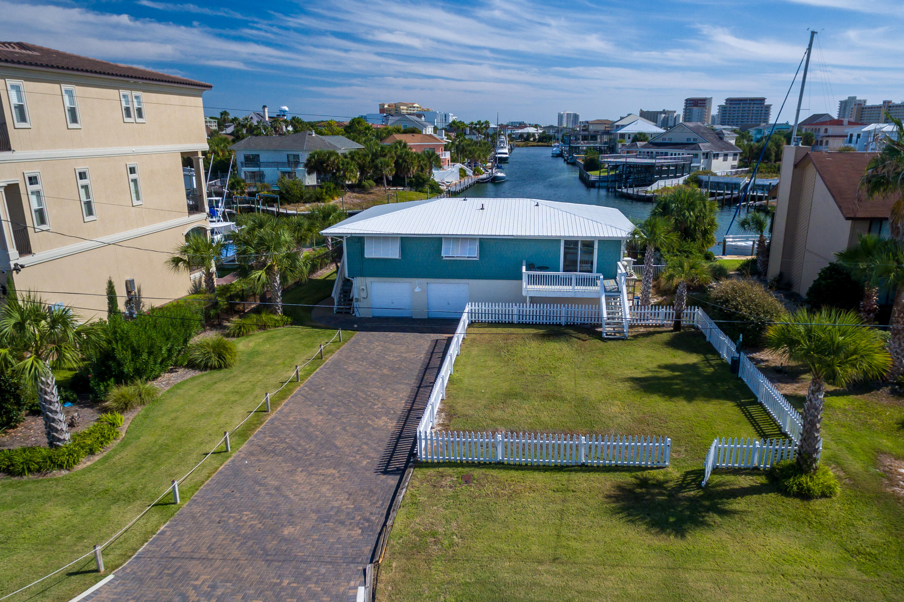 HOLIDSAY ISLE LOT 3 BLK E - Residential