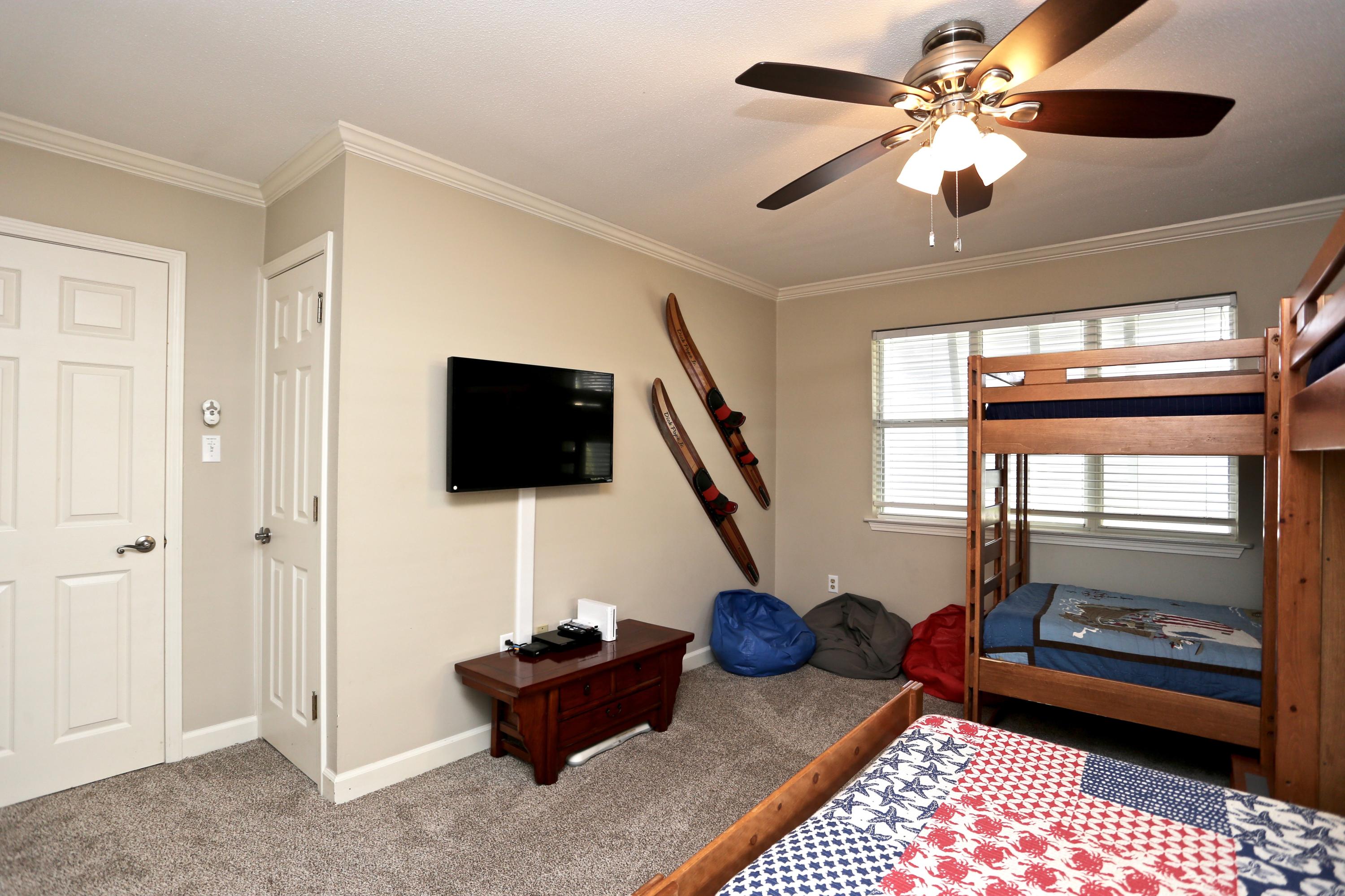 HOLIDSAY ISLE LOT 3 BLK E - Residential