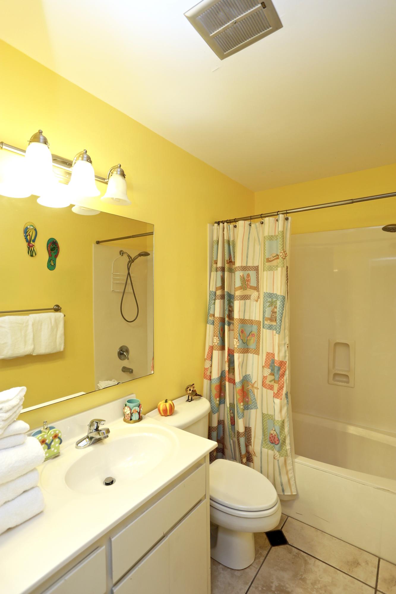 HOLIDSAY ISLE LOT 3 BLK E - Residential