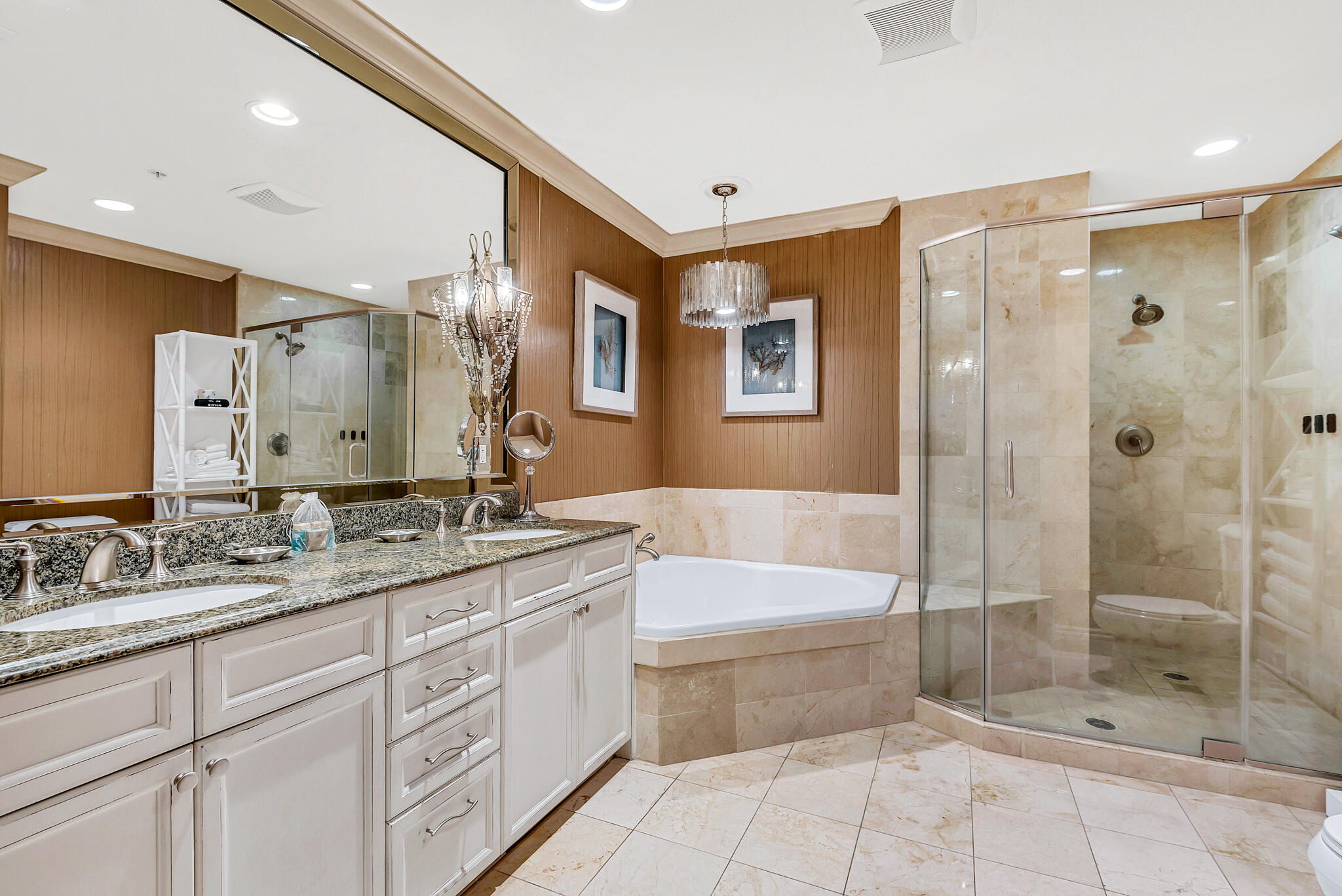 EMERALD GRANDE - Residential