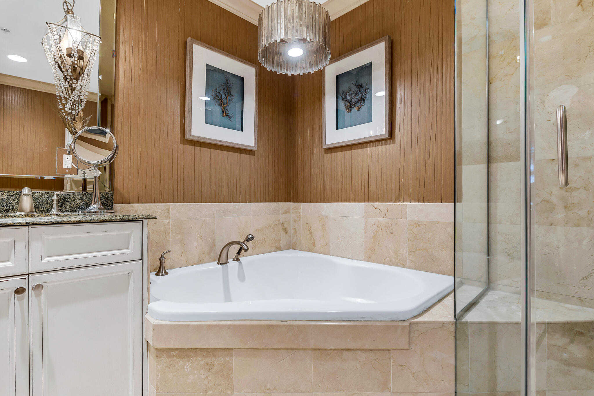 EMERALD GRANDE - Residential