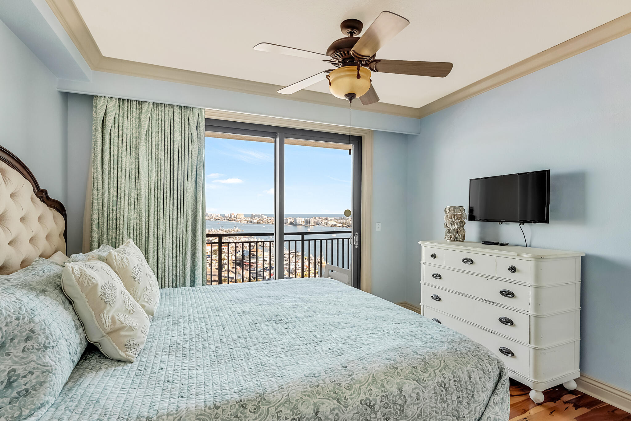 EMERALD GRANDE - Residential