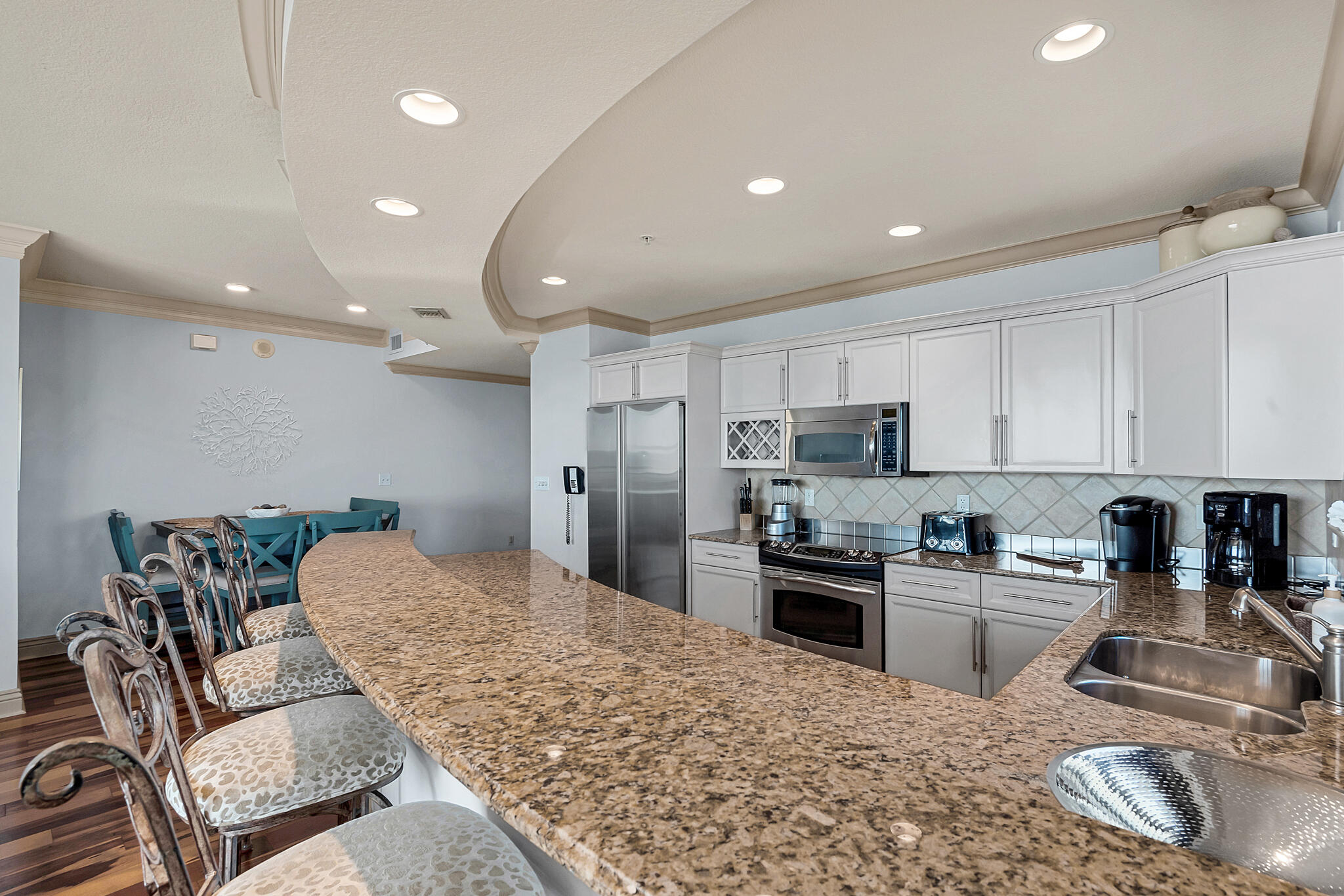 EMERALD GRANDE - Residential