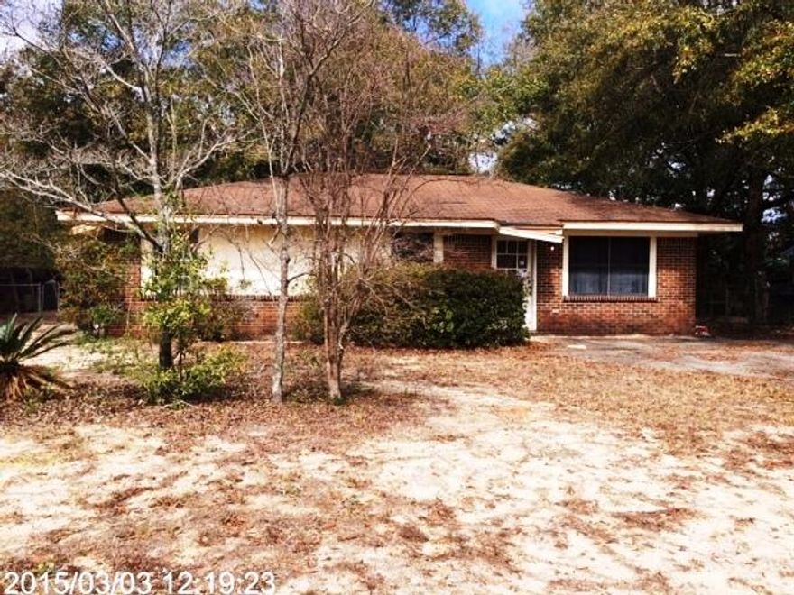 FIXER UPPER IN NORTHWEST CRESTVIEW AREA. 3 BEDROOMS WITH 1.5 BATHS. HOME DOES NEED WORK. LARGE, FULLY FENCED LOT. HOME IS BEING SOLD AS-IS, WHERE-IS. BANK OF AMERICA, N.A. EMPLYEES AND EMPLOYEES HOUSEHOLD MEMBERS AND HTS BUSINESS PARTNERS OF THE BANK, ARE PROHIBITED FROM PURCHASING THIS PROPERTY, DIRECTLY OR INDIRECTLY. PROOF OF FUNDS WITH CASH OFFERS.