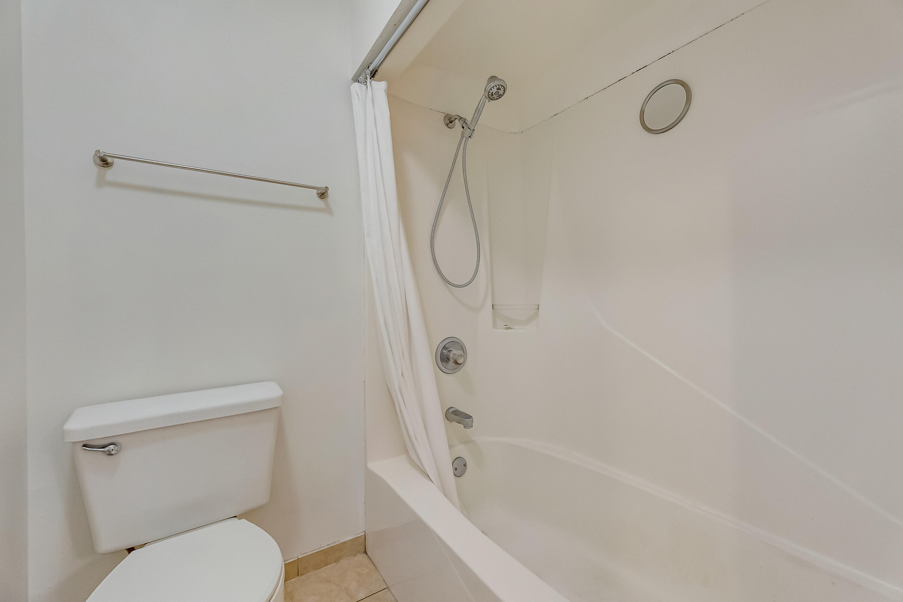 LAKESIDE CONDO AT BLUEWATER BAY - Residential Lease