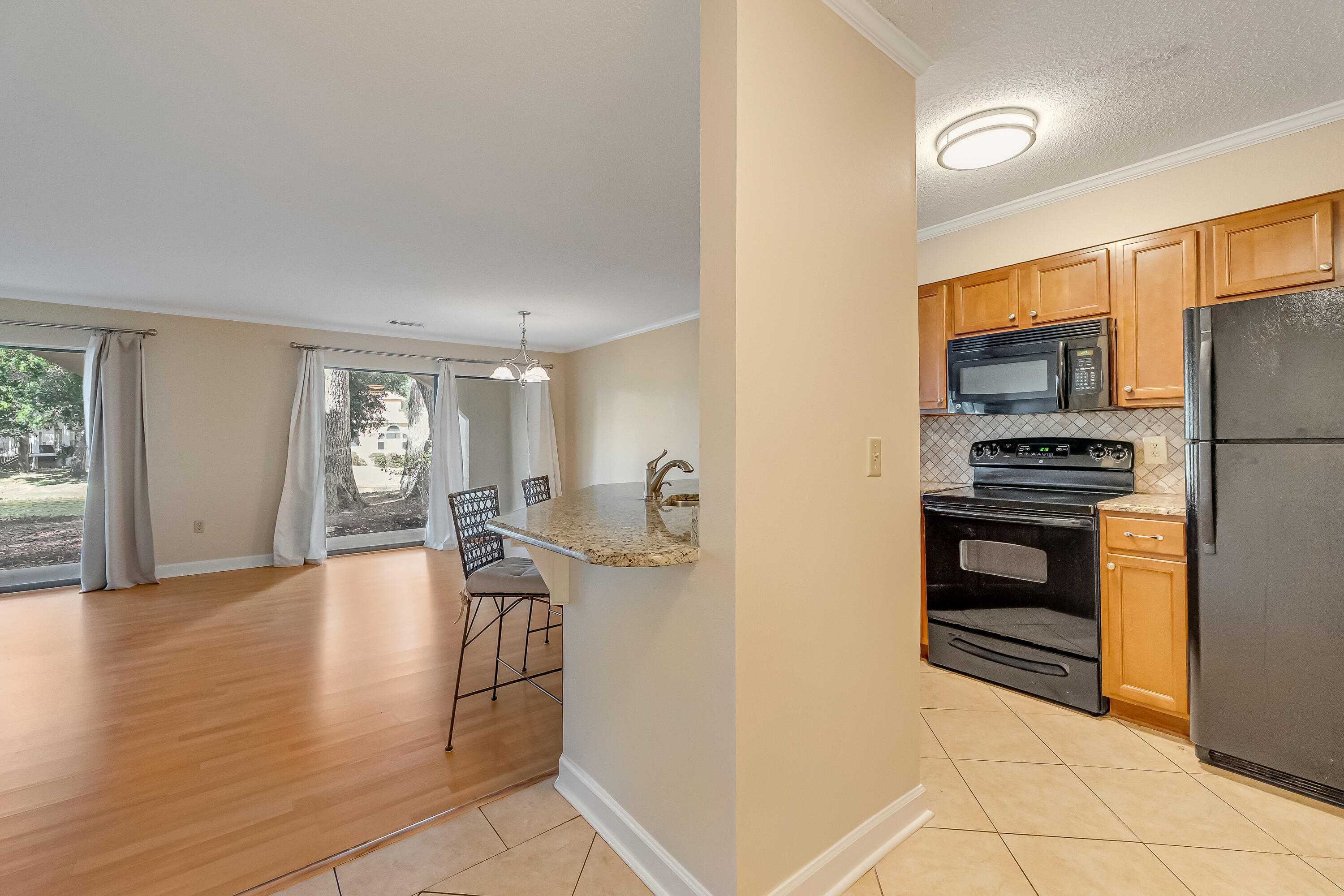 LAKESIDE CONDO AT BLUEWATER BAY - Residential Lease