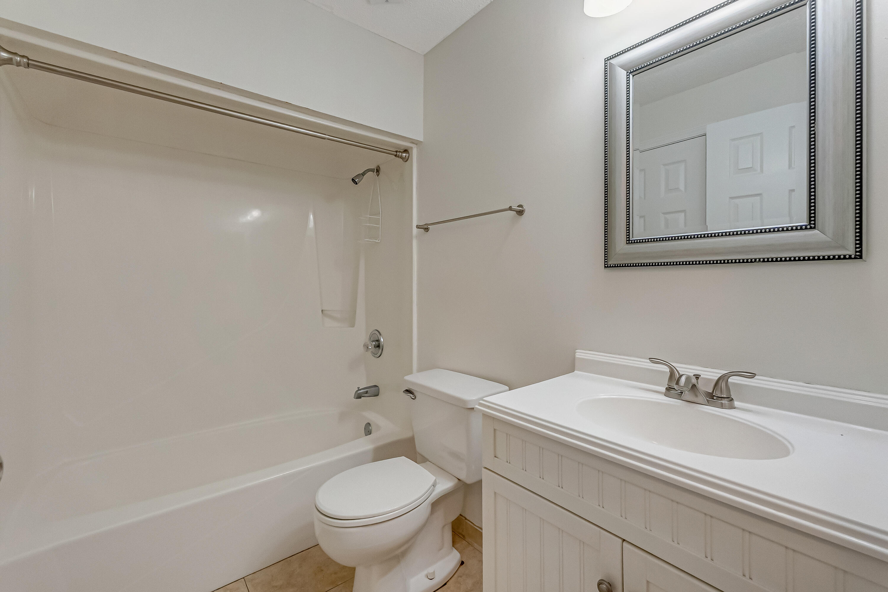 LAKESIDE CONDO AT BLUEWATER BAY - Residential Lease