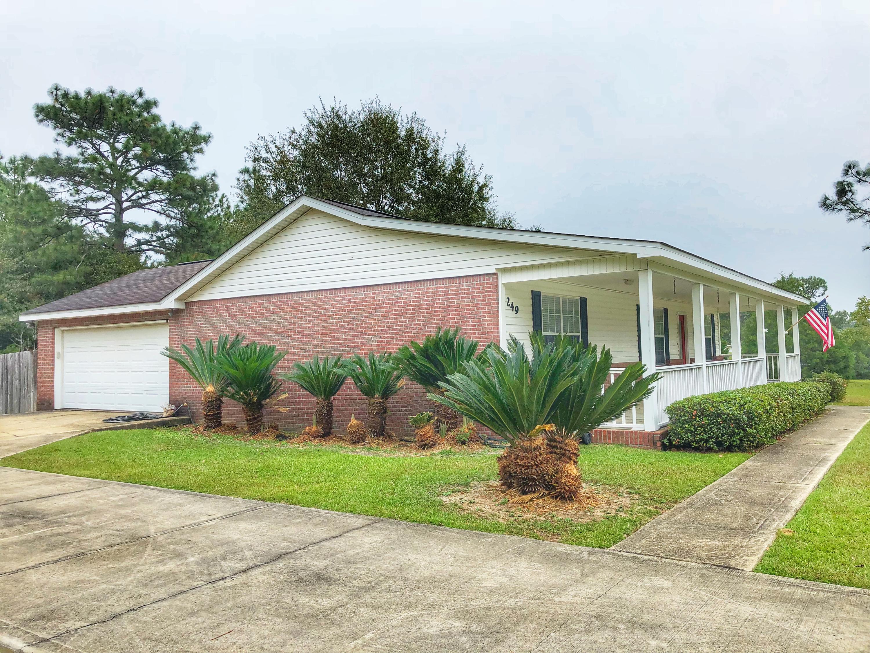 TEN LAKE ESTATES UNIT 1 - Residential