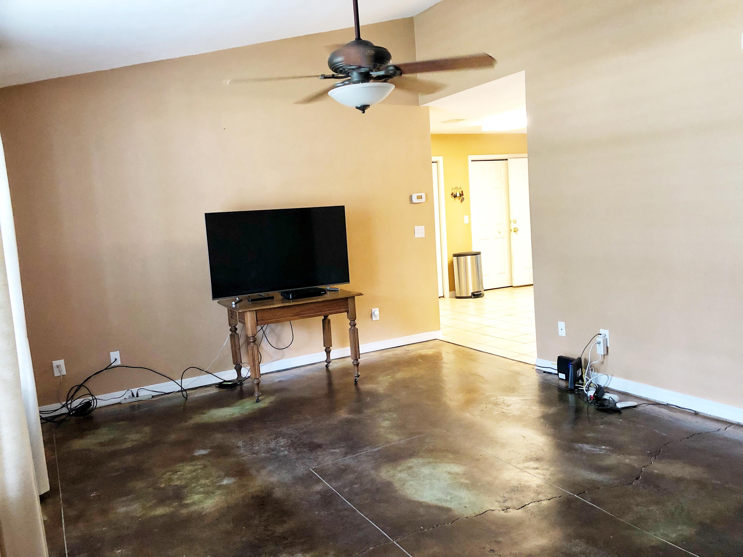 TEN LAKE ESTATES UNIT 1 - Residential