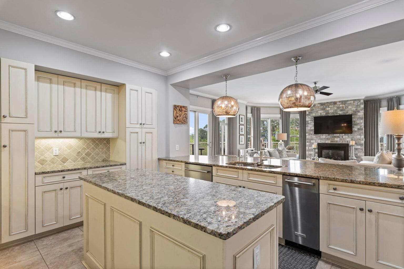 ONE WATER PLACE AT KELLY PLANTATION - Residential