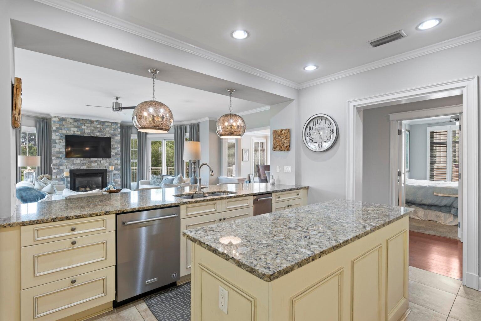 ONE WATER PLACE AT KELLY PLANTATION - Residential