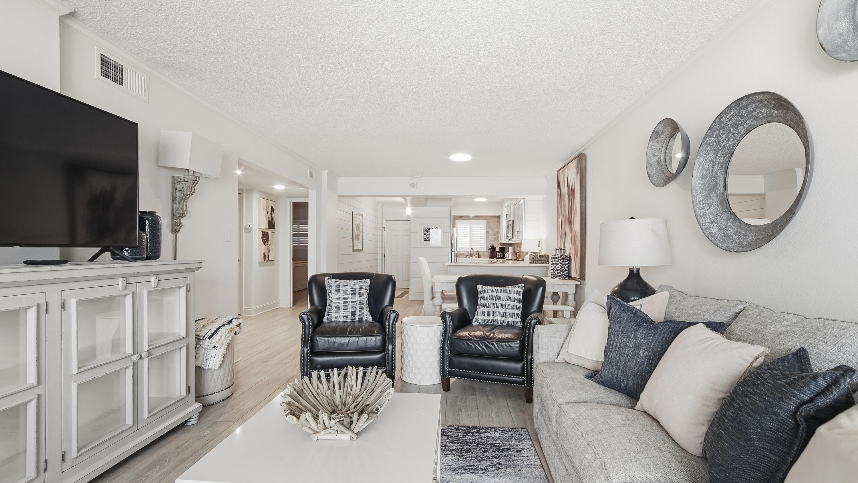 REGENCY TOWERS - Residential