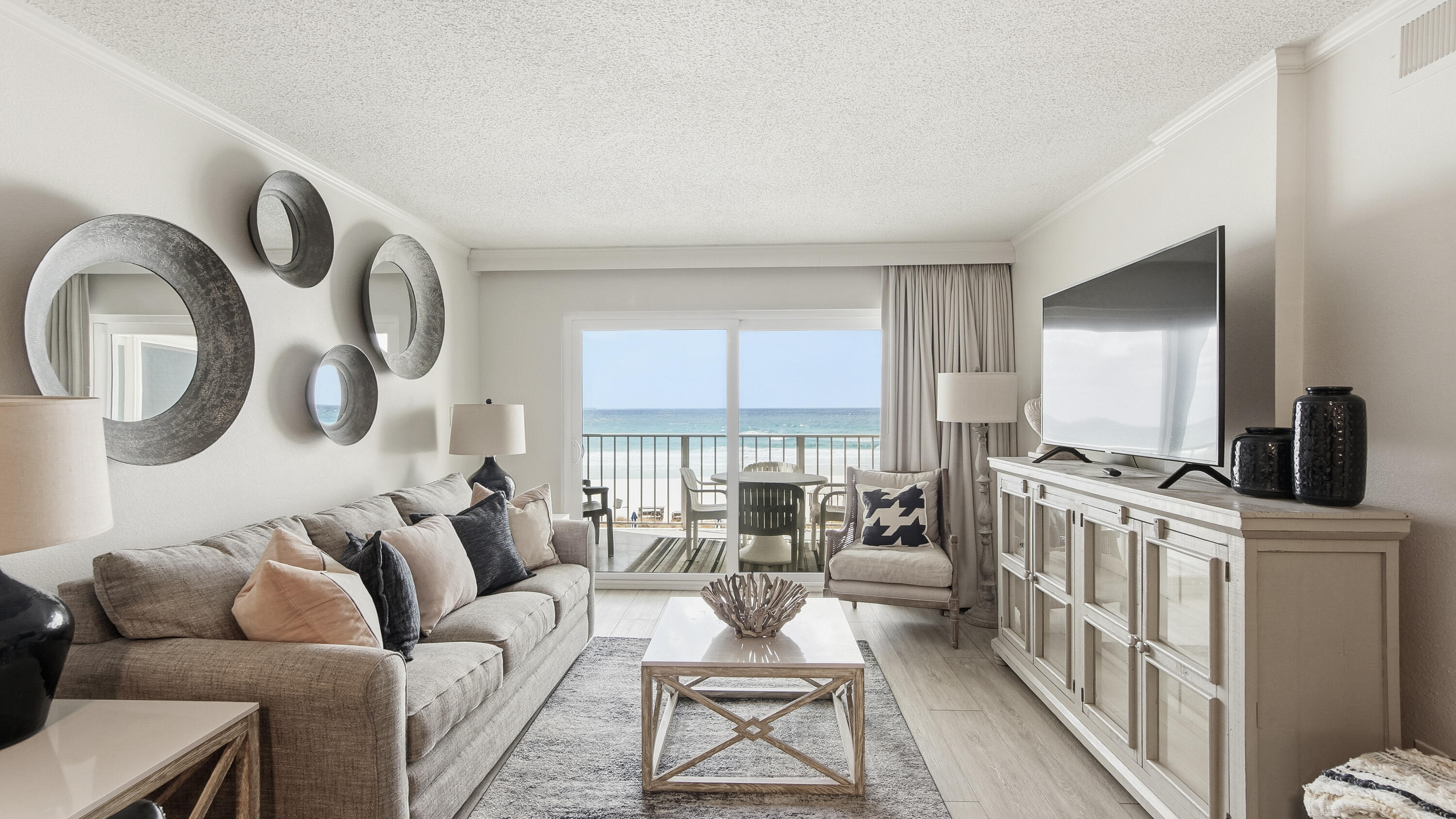 REGENCY TOWERS - Residential