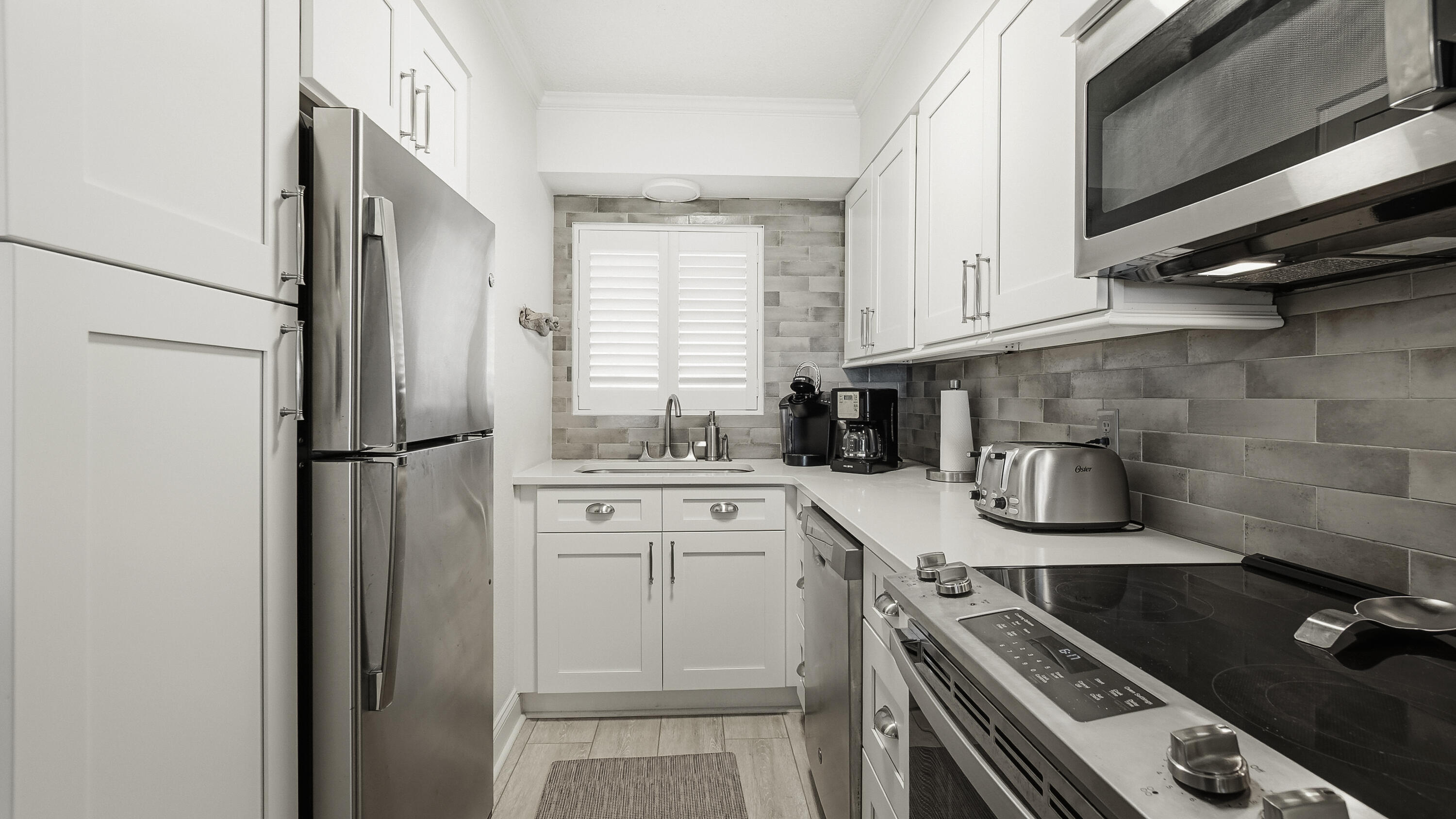 REGENCY TOWERS - Residential