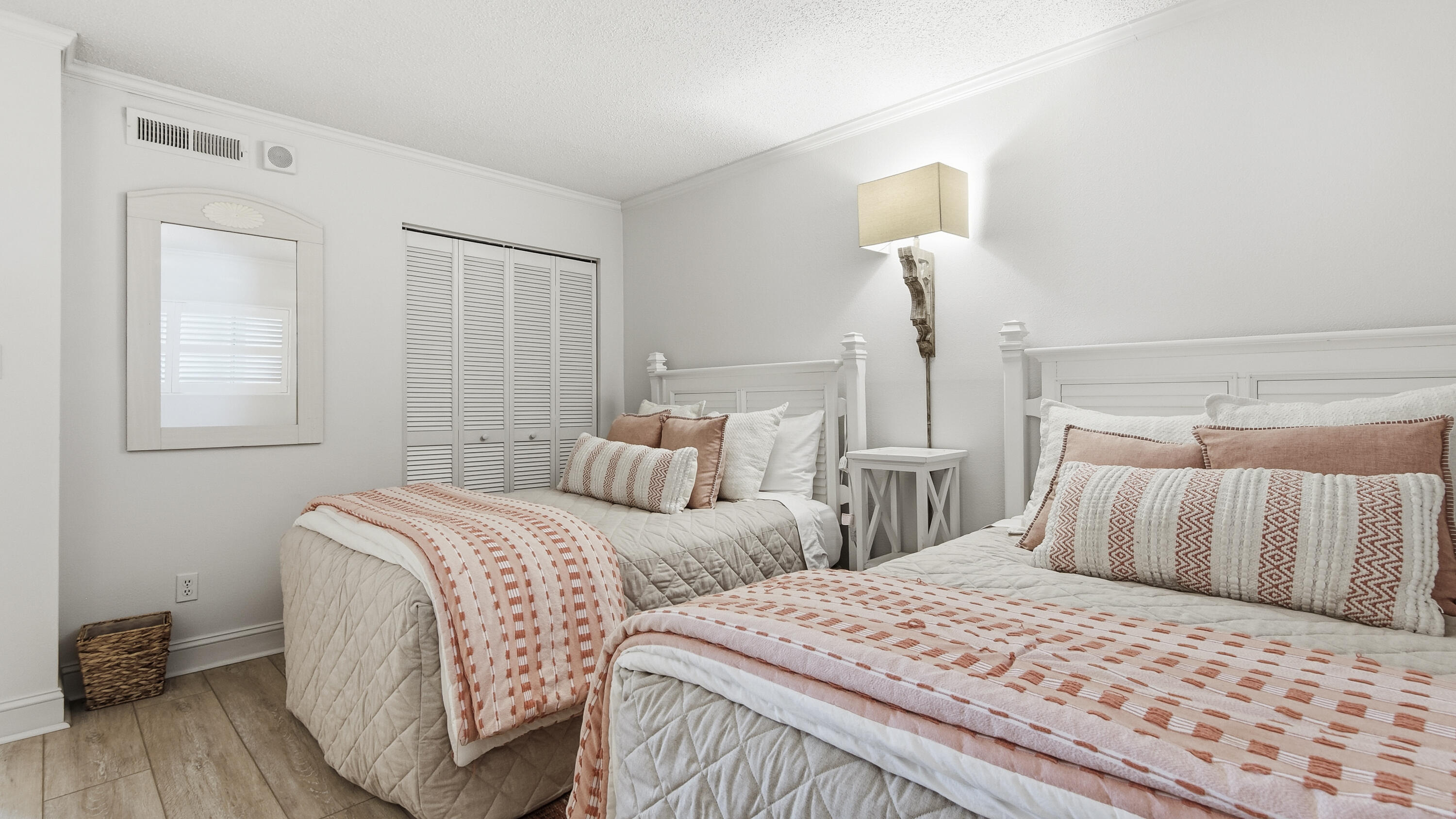 REGENCY TOWERS - Residential