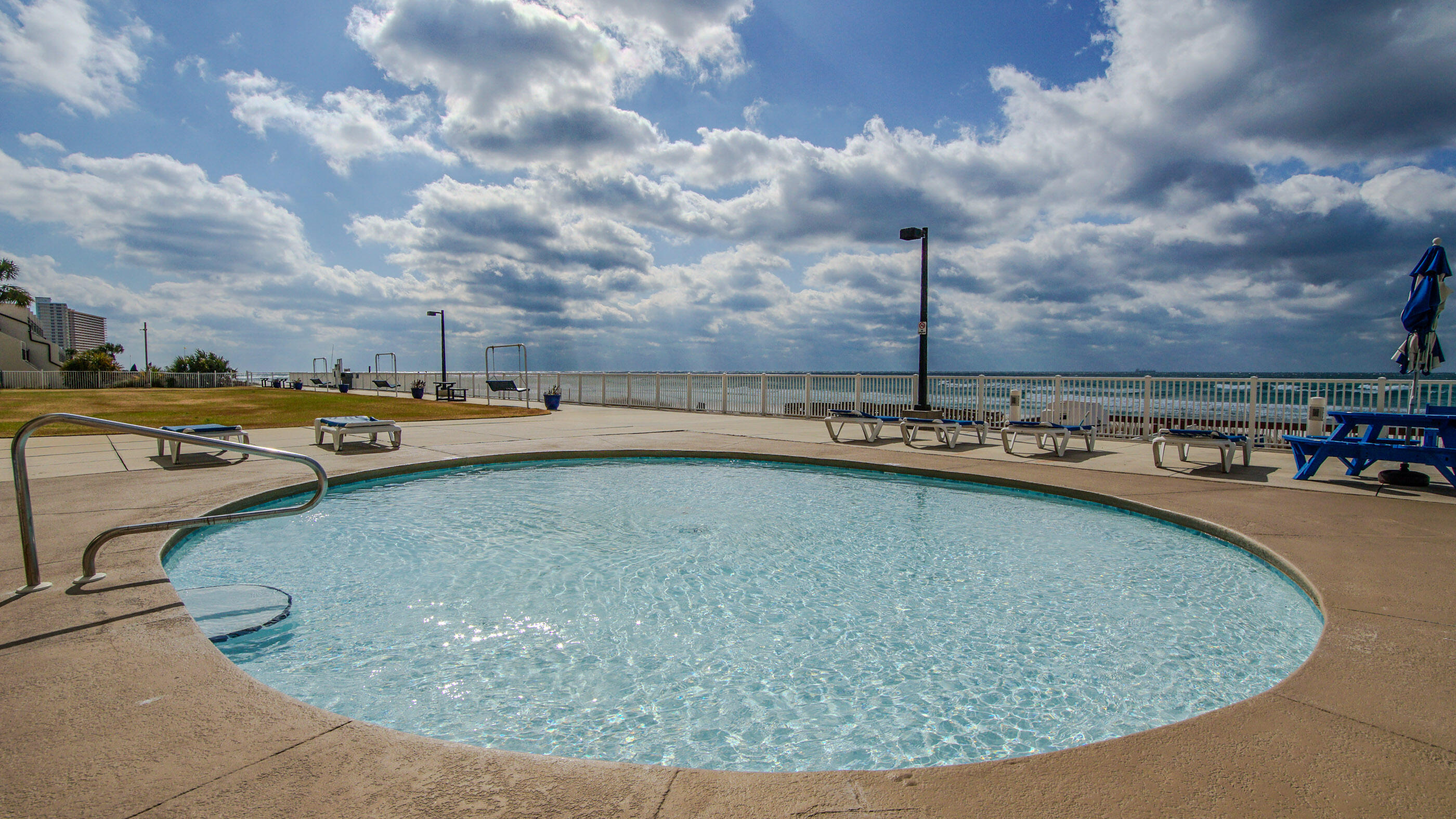 REGENCY TOWERS - Residential