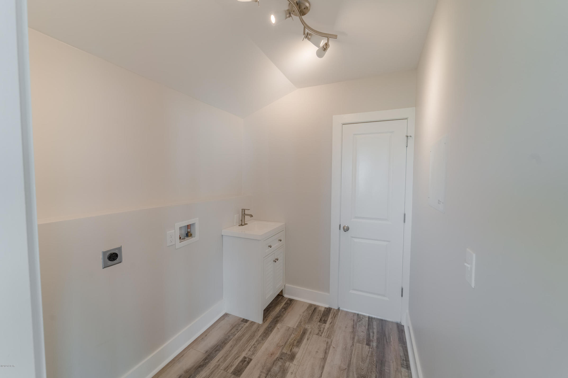 LAGUNA BEACH - Residential