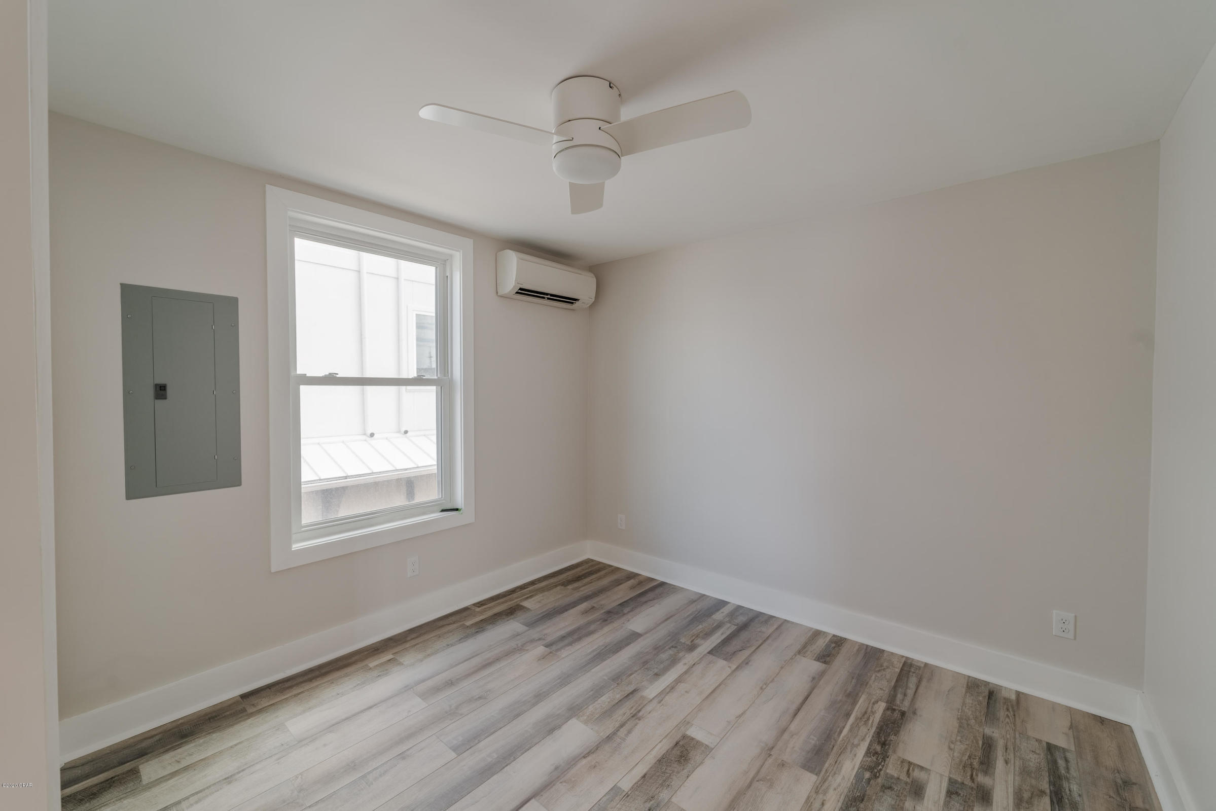 LAGUNA BEACH - Residential