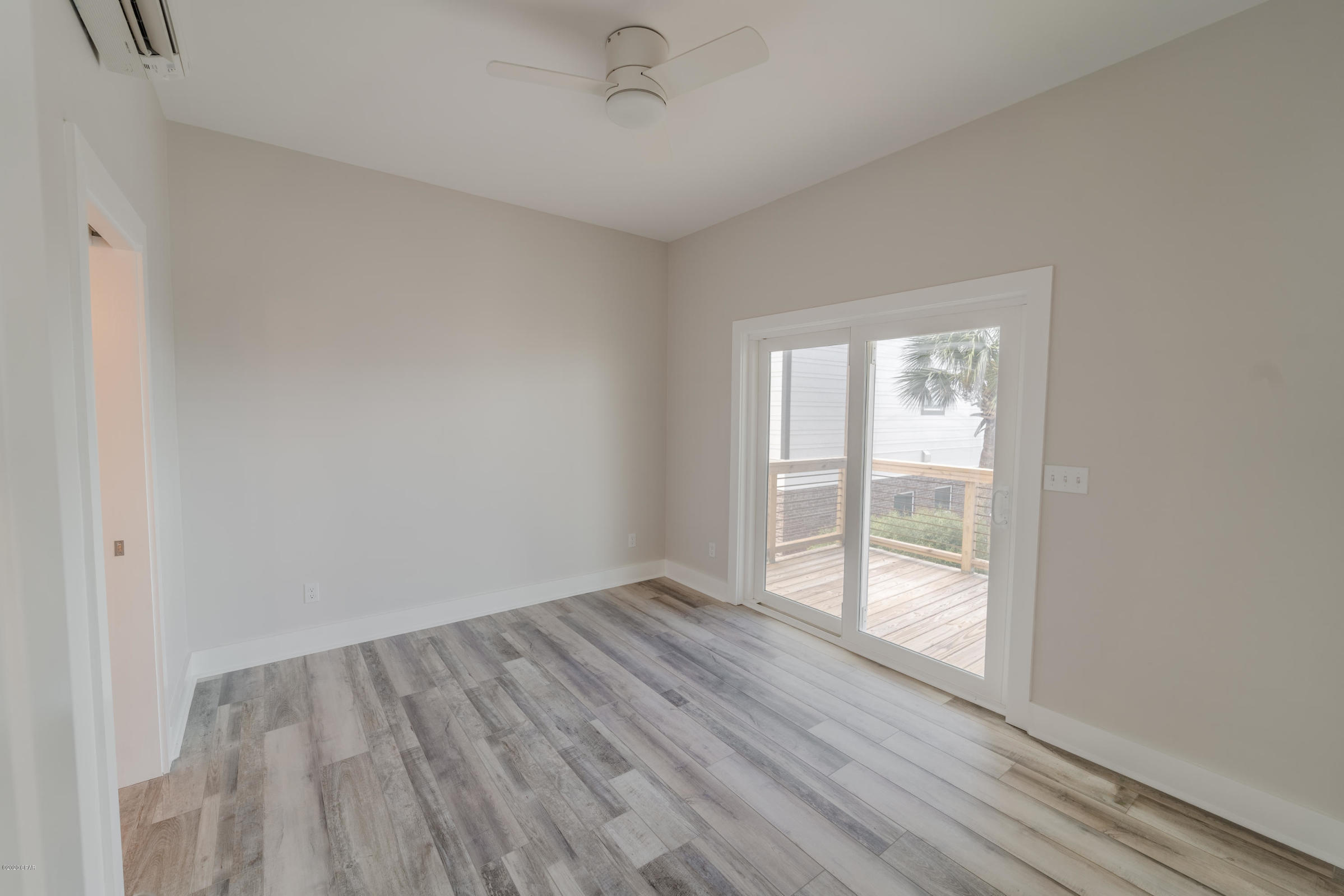 LAGUNA BEACH - Residential