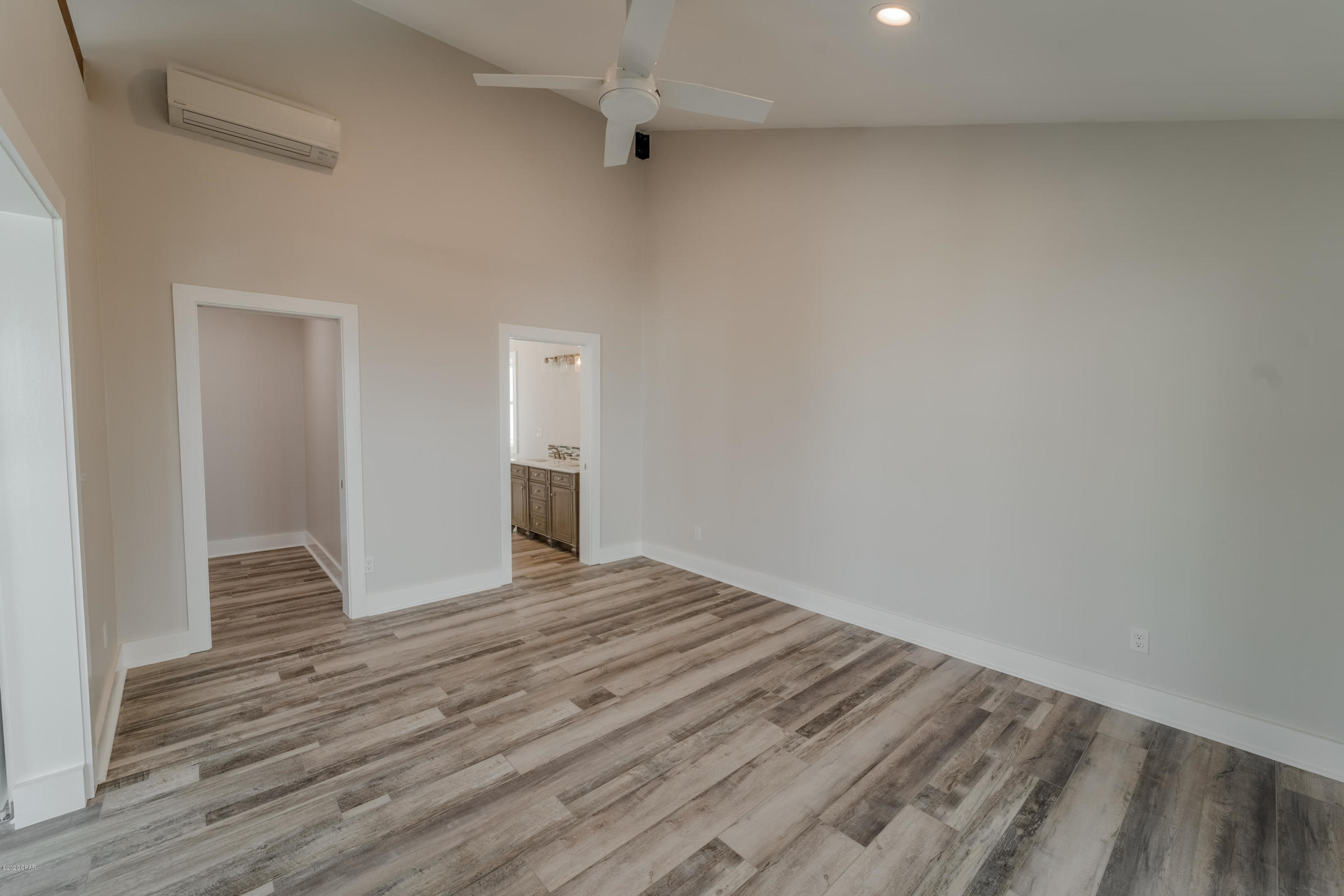 LAGUNA BEACH - Residential